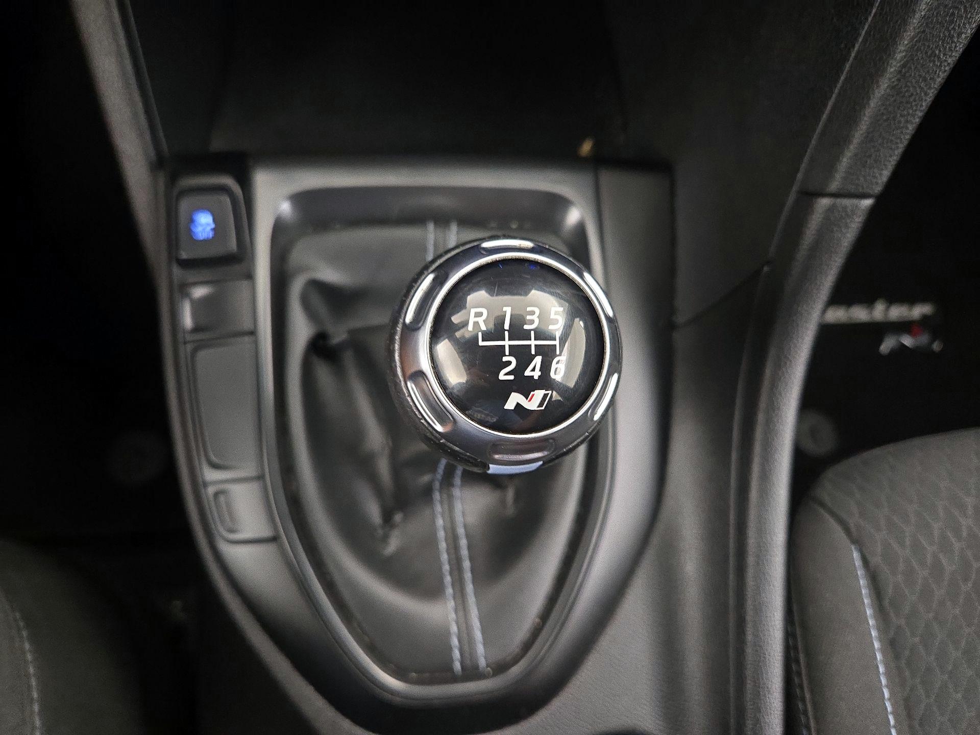 Thumbnail: 2020 Hyundai Veloster - 18