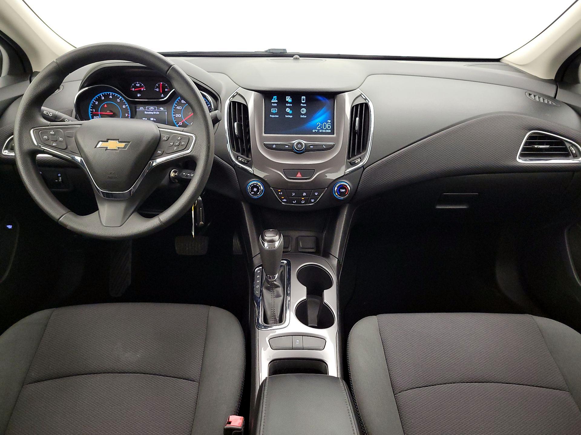 Thumbnail: 2017 Chevrolet Cruze - 9