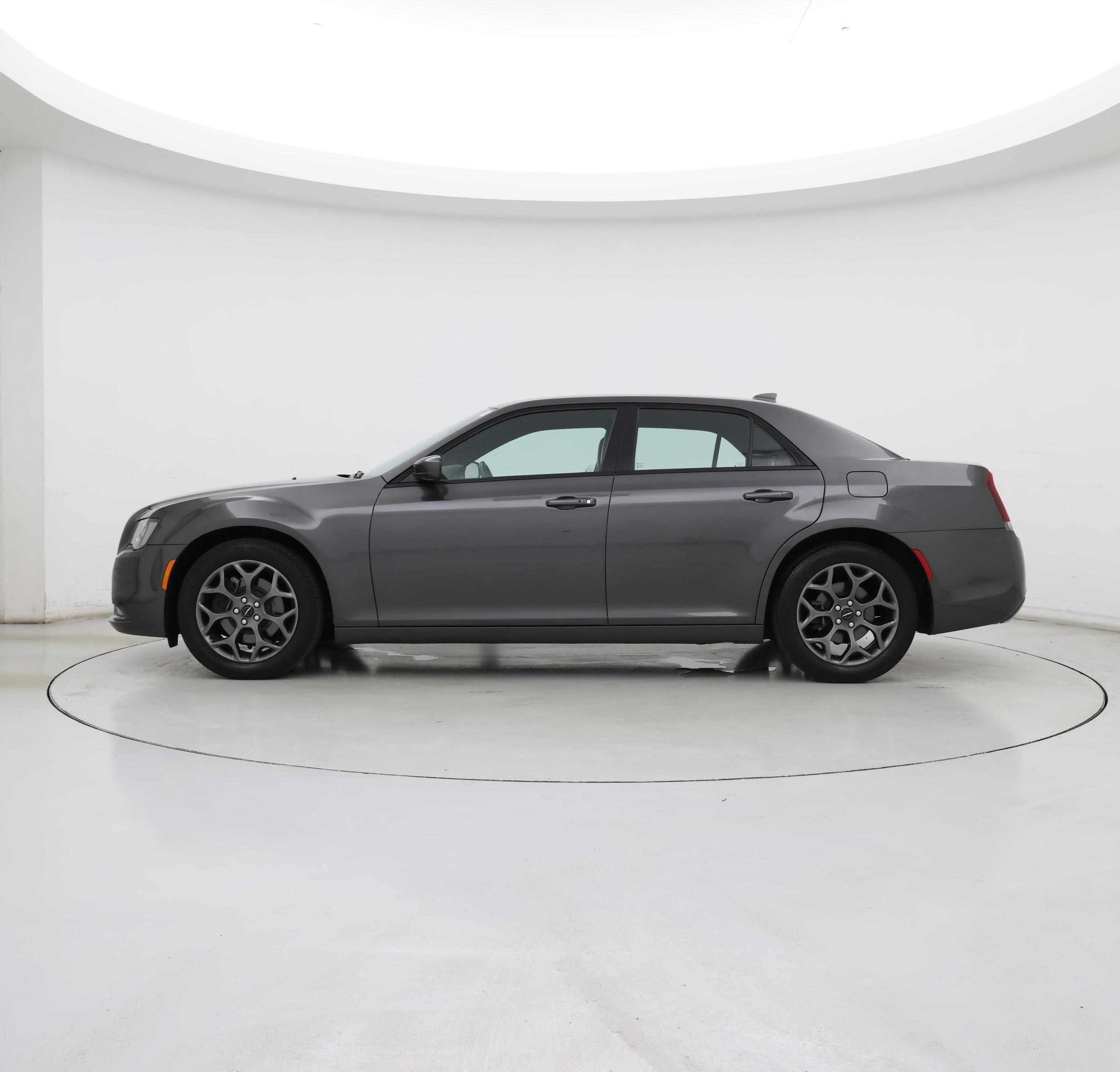 Thumbnail: 2018 Chrysler 300 - 3