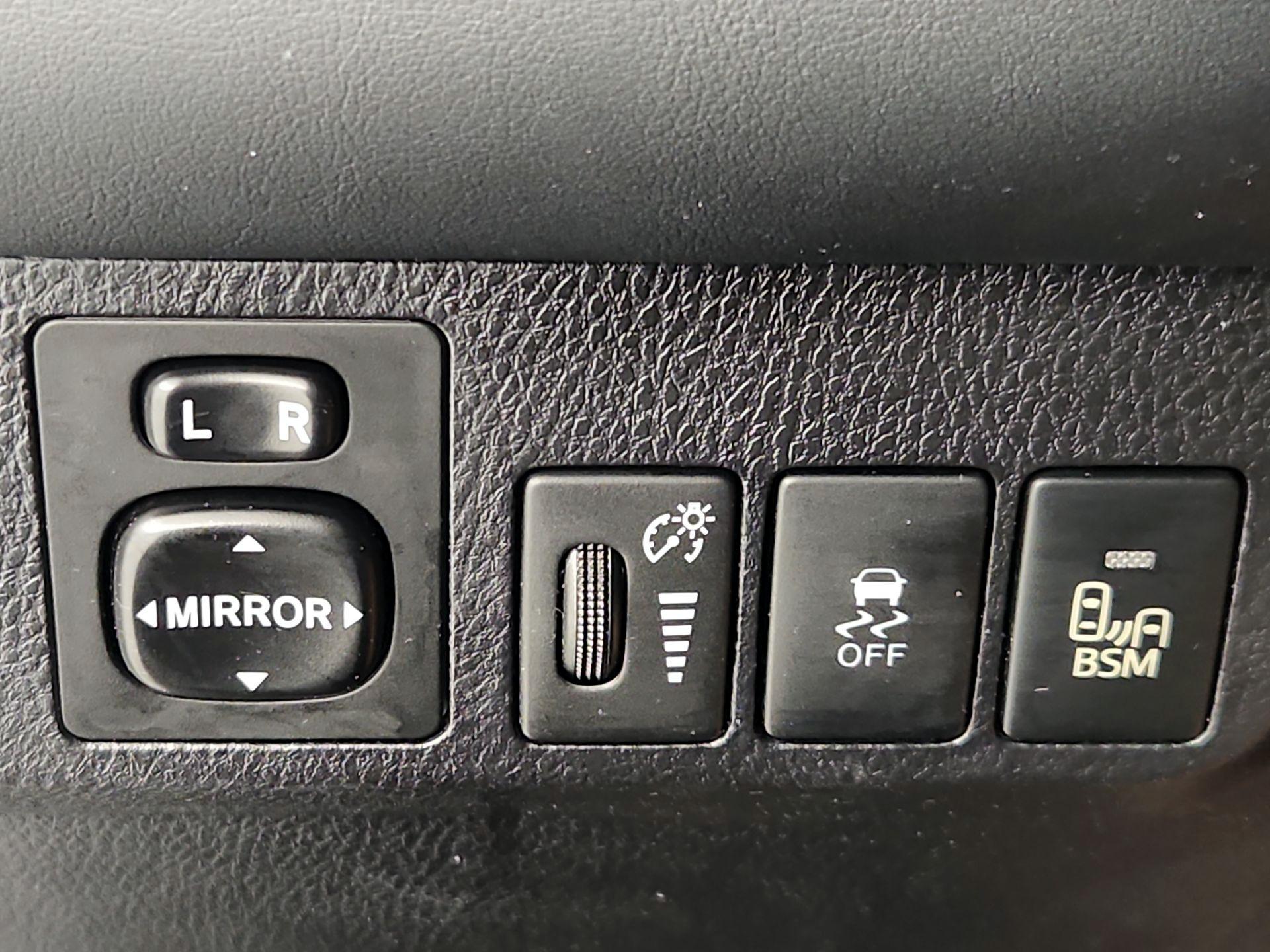 Thumbnail: 2015 Toyota RAV4 - 13