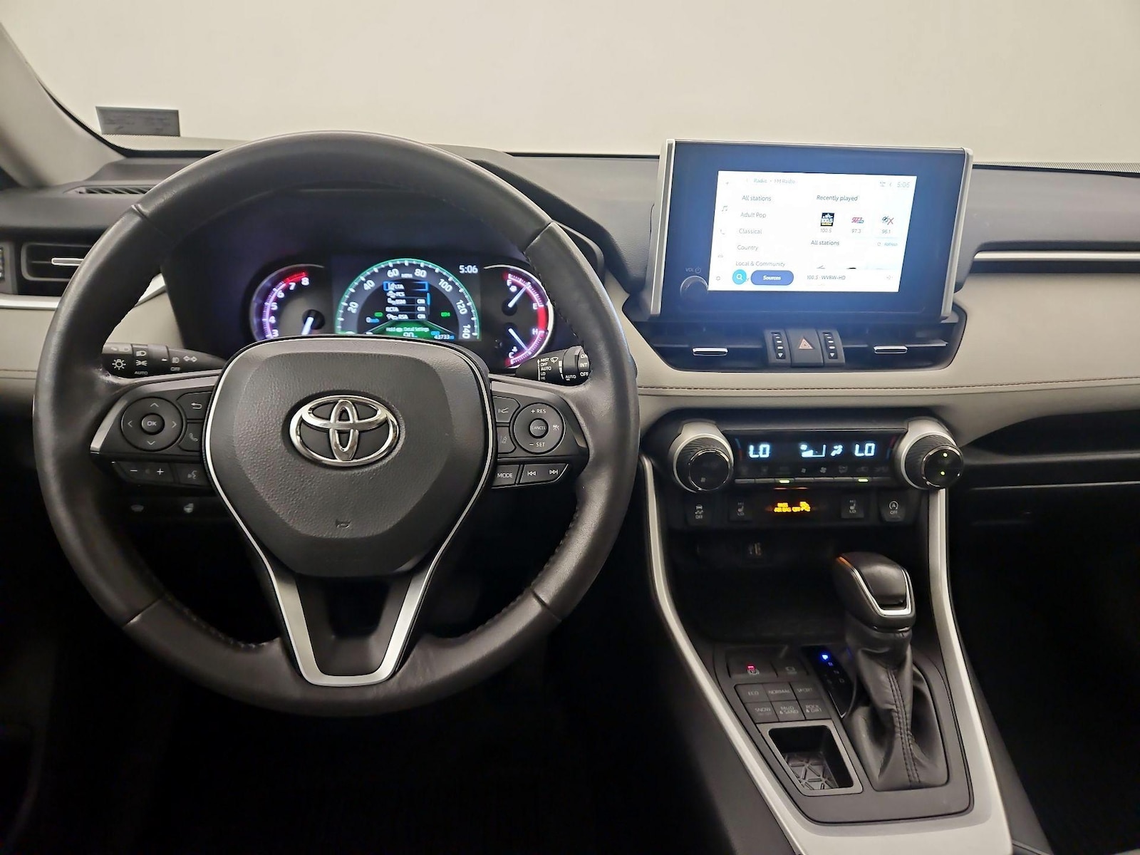 2024 Toyota RAV4 XLE Premium - Photo 10