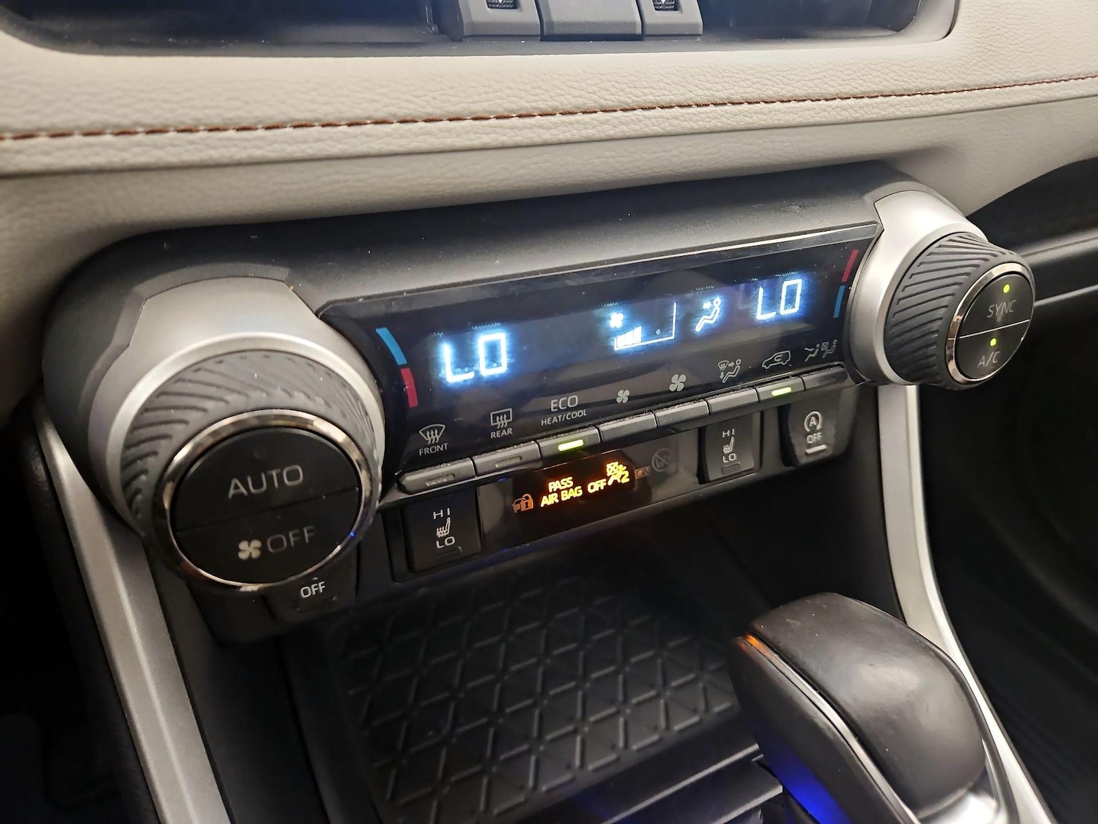 2024 Toyota RAV4 XLE Premium - Photo 17
