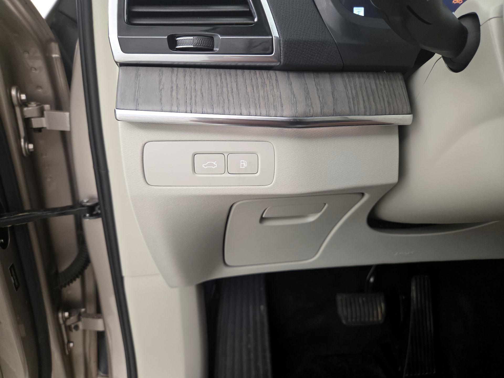 Thumbnail: 2023 Volvo XC90 - 13