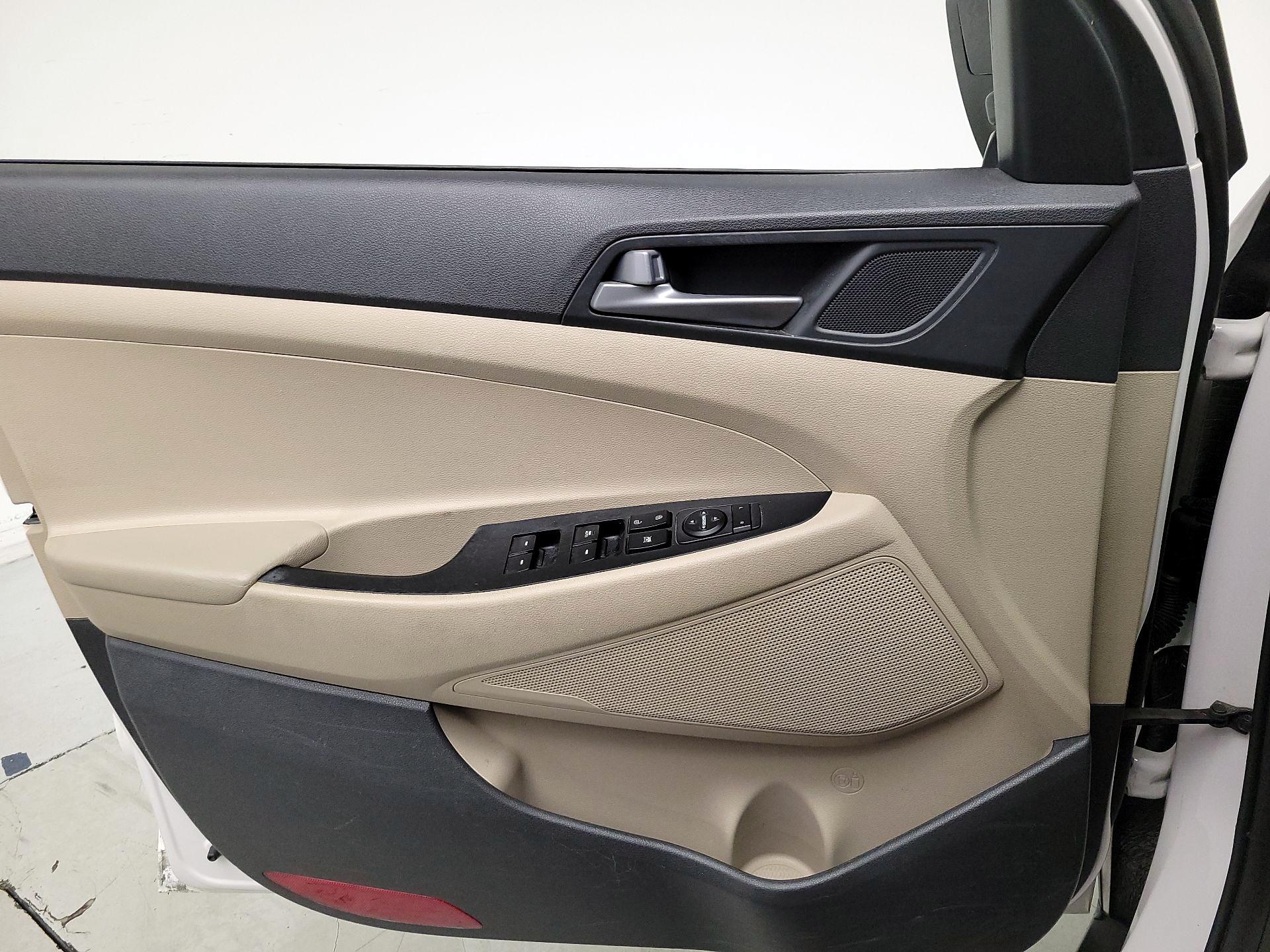 Thumbnail: 2016 Hyundai Tucson - 12