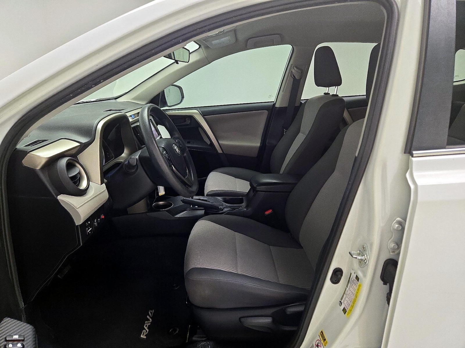 2014 Toyota RAV4 LE - Photo 12