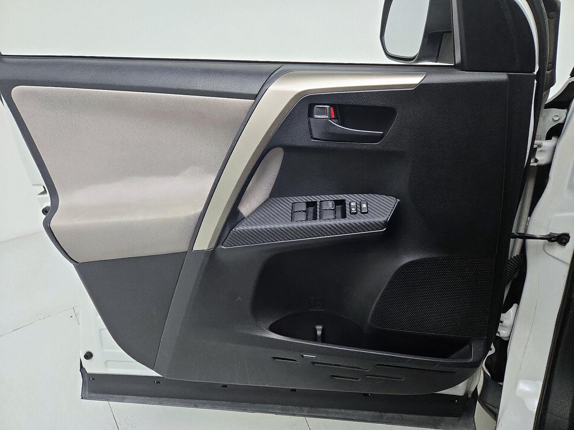 Thumbnail: 2014 Toyota RAV4 - 12