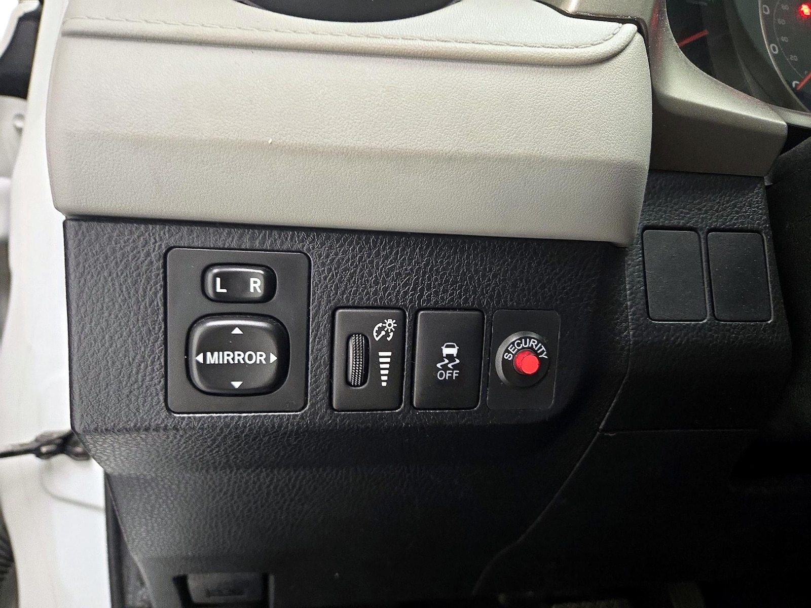 2014 Toyota RAV4 LE - Photo 14
