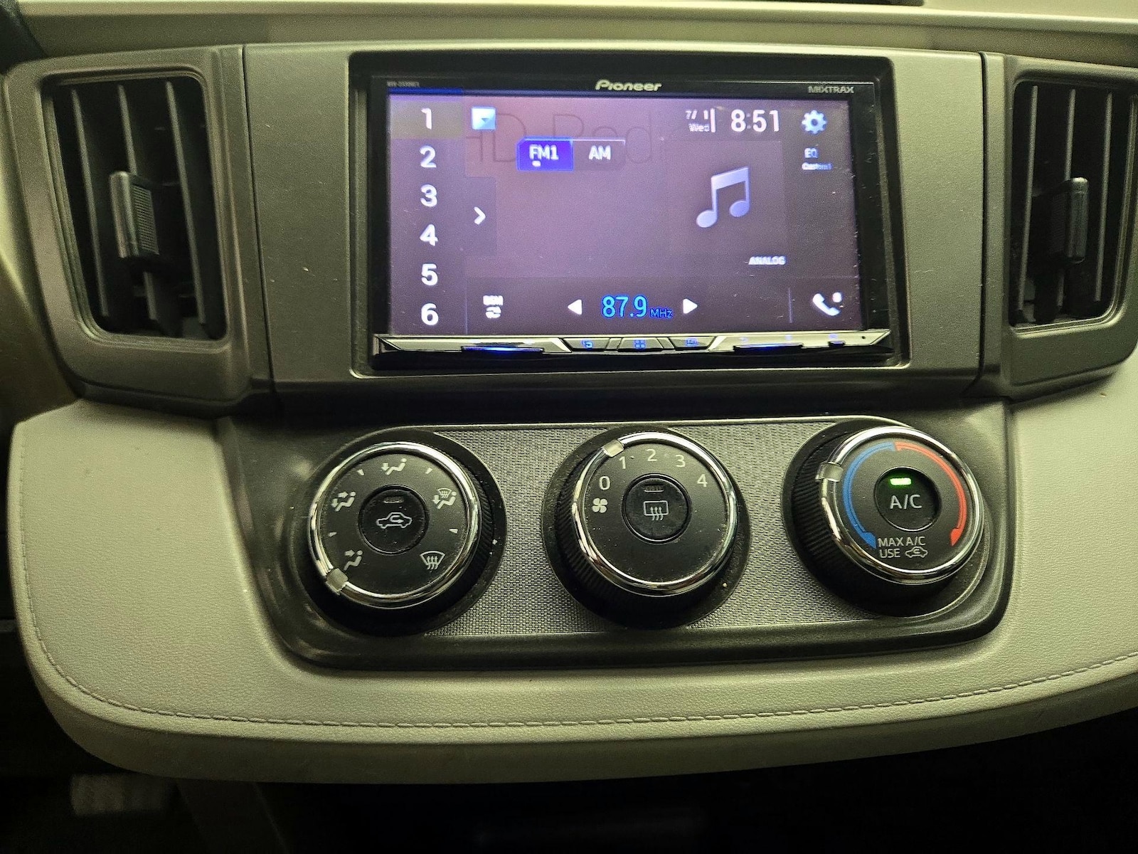 2014 Toyota RAV4 LE - Photo 17