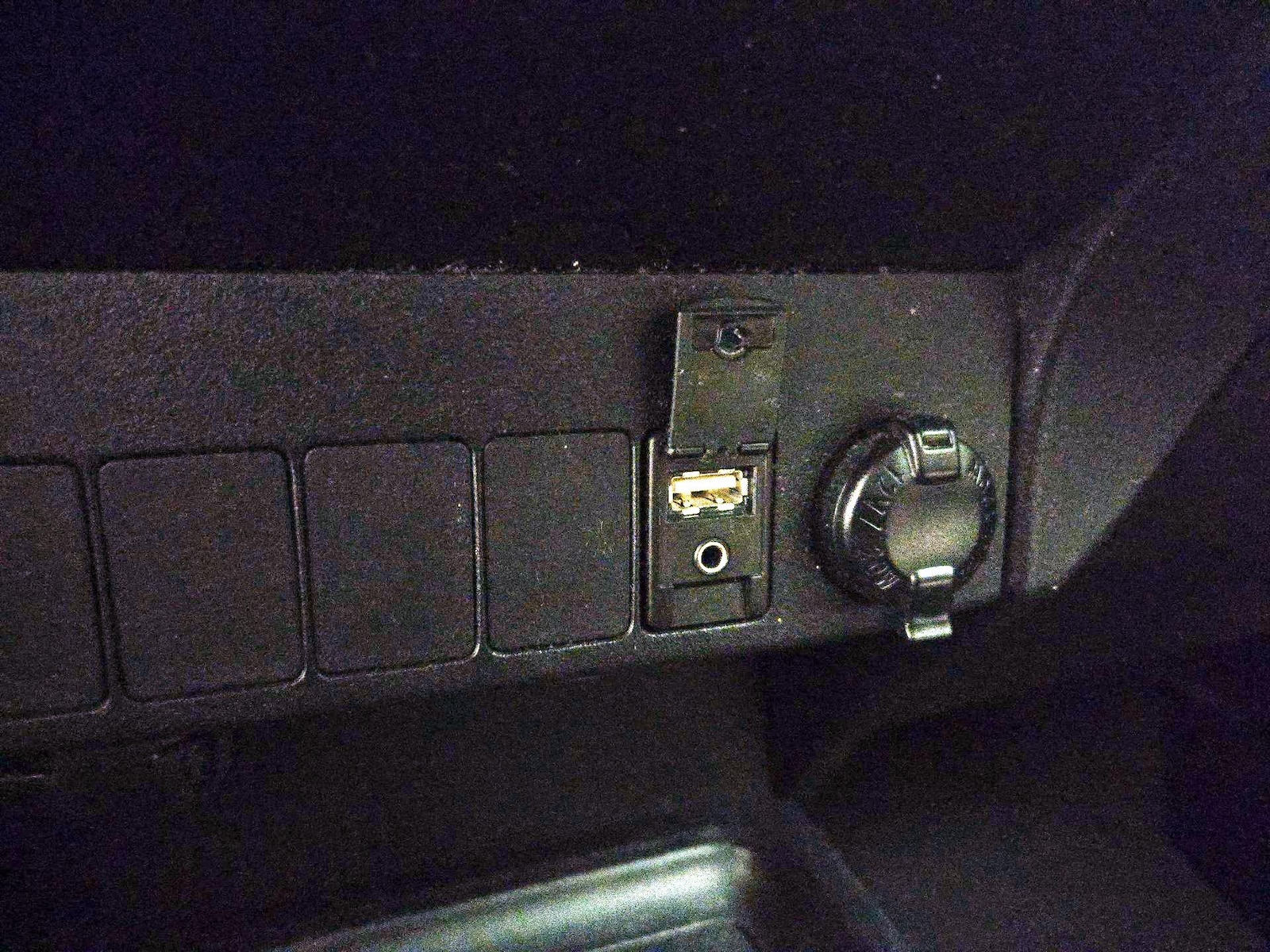 2014 Toyota RAV4 LE - Photo 19
