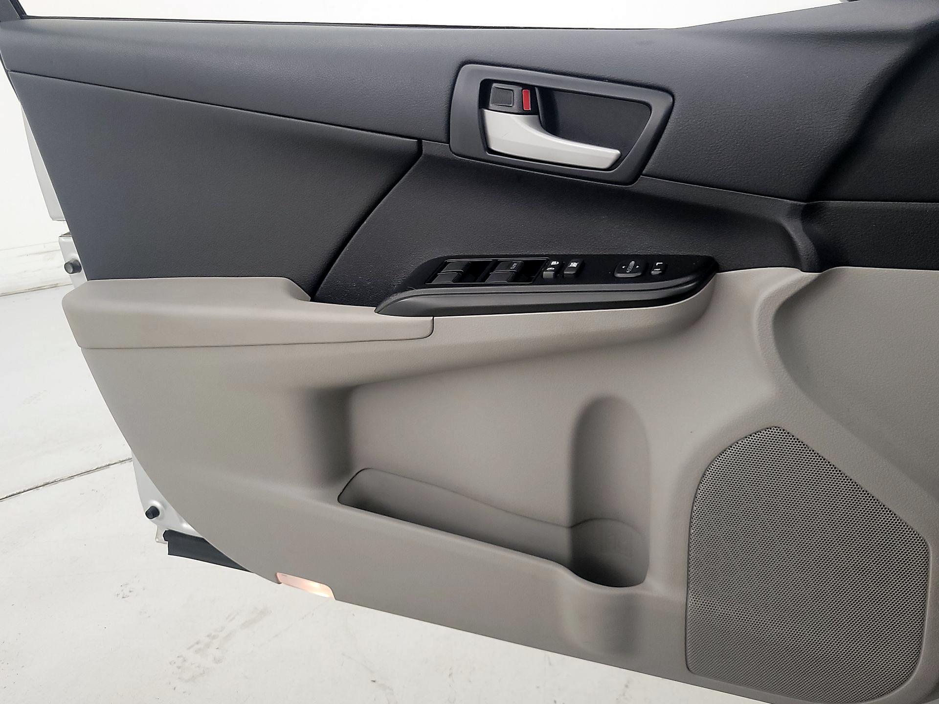 Thumbnail: 2014 Toyota Camry - 12
