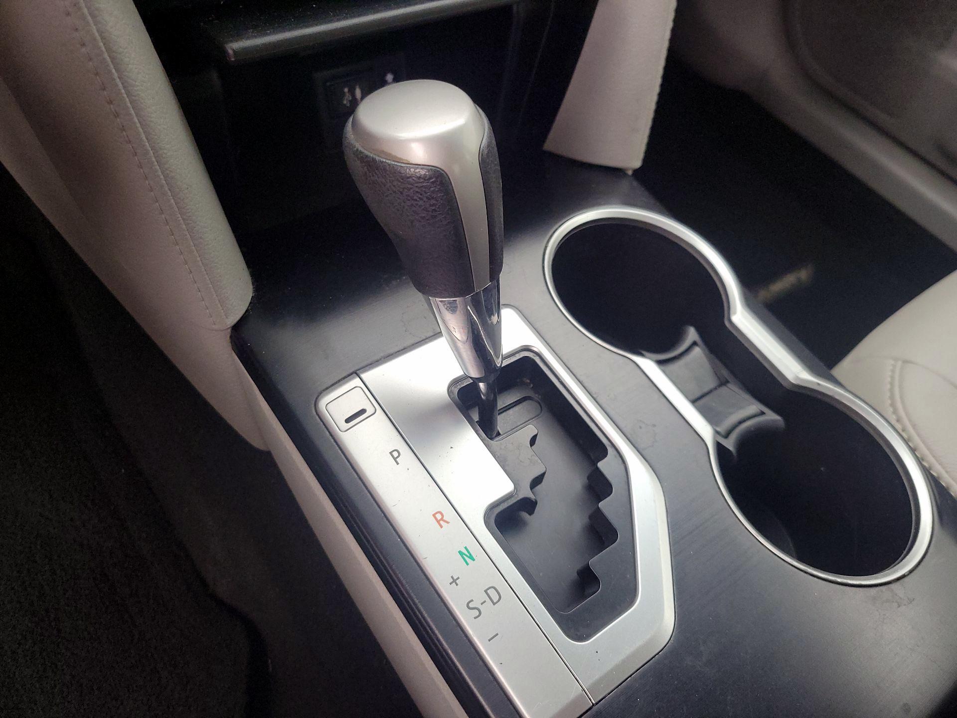 Thumbnail: 2014 Toyota Camry - 17