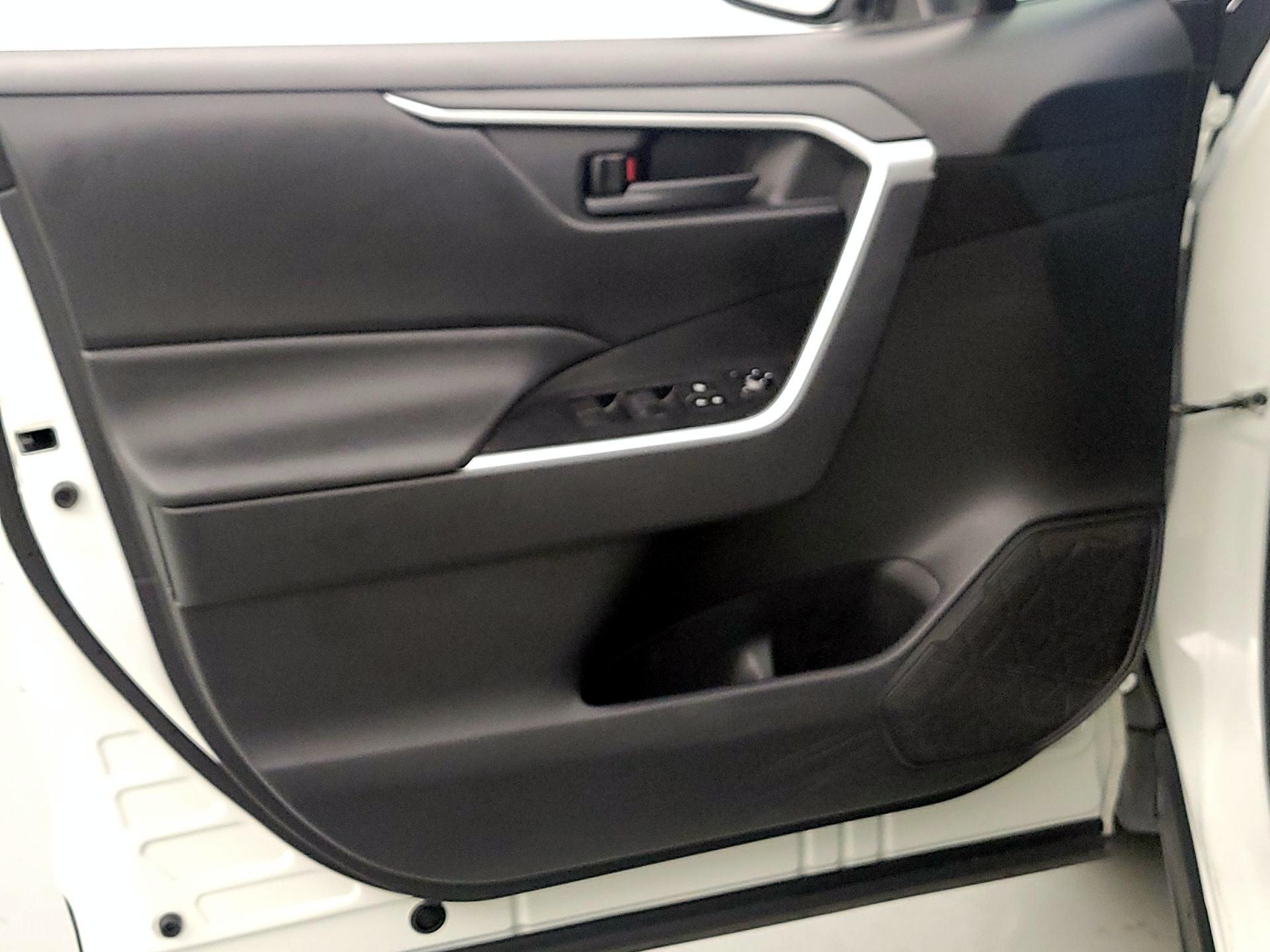 Thumbnail: 2021 Toyota RAV4 - 12
