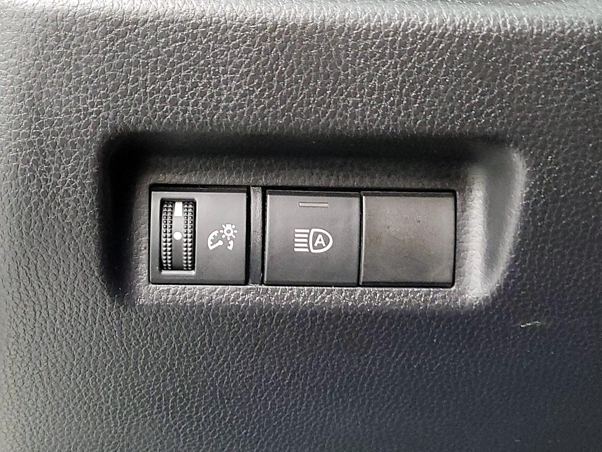Thumbnail: 2021 Toyota RAV4 - 13