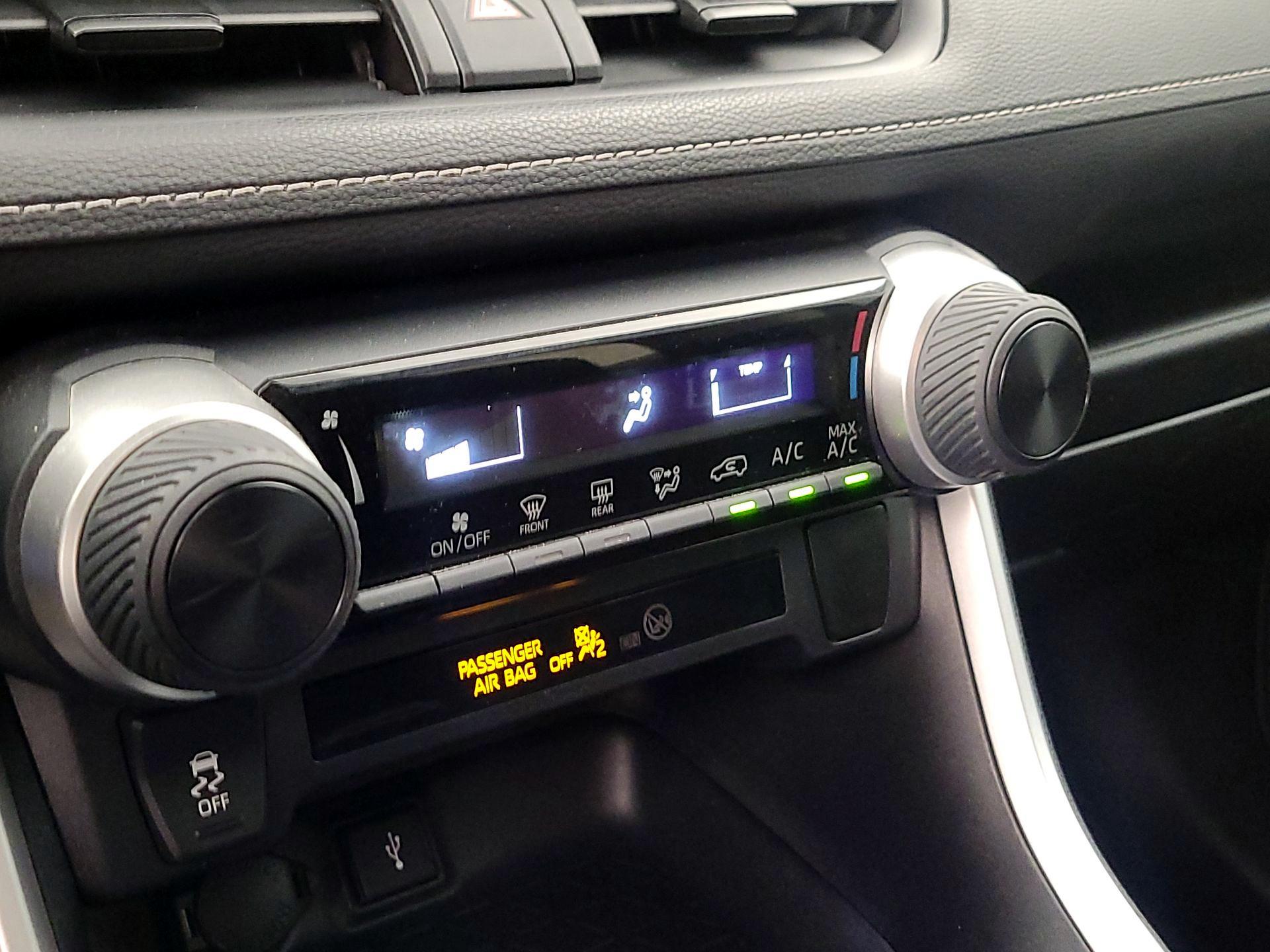 Thumbnail: 2021 Toyota RAV4 - 16