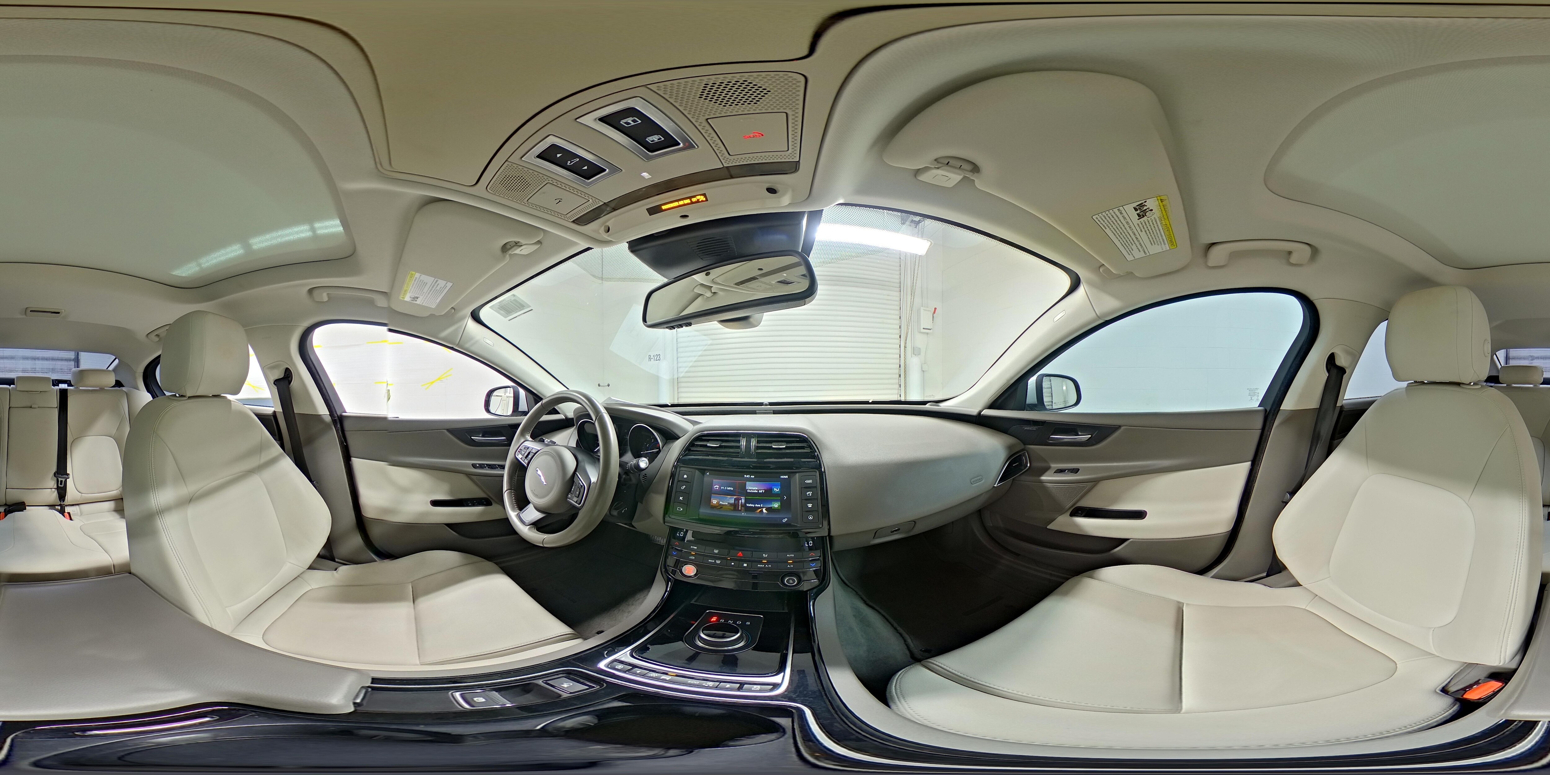 2018 Jaguar XE Premium - Photo 26