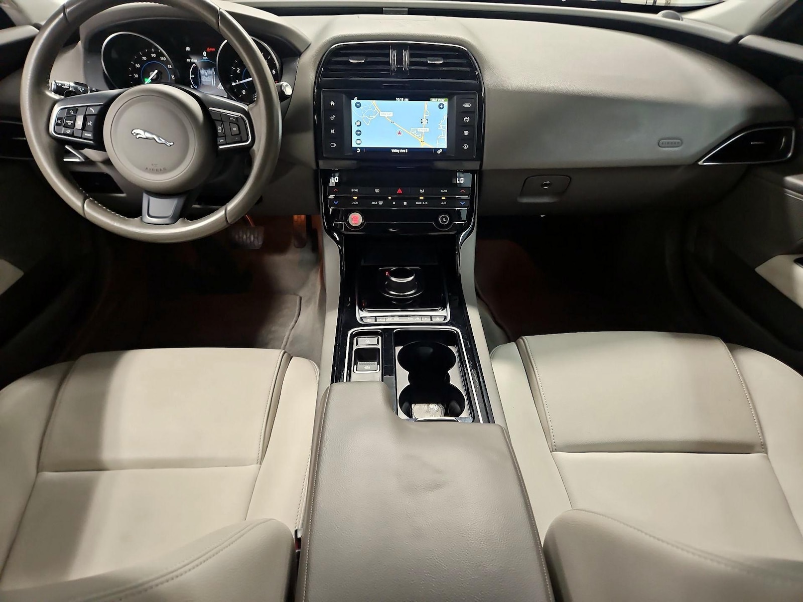 2018 Jaguar XE Premium - Photo 10