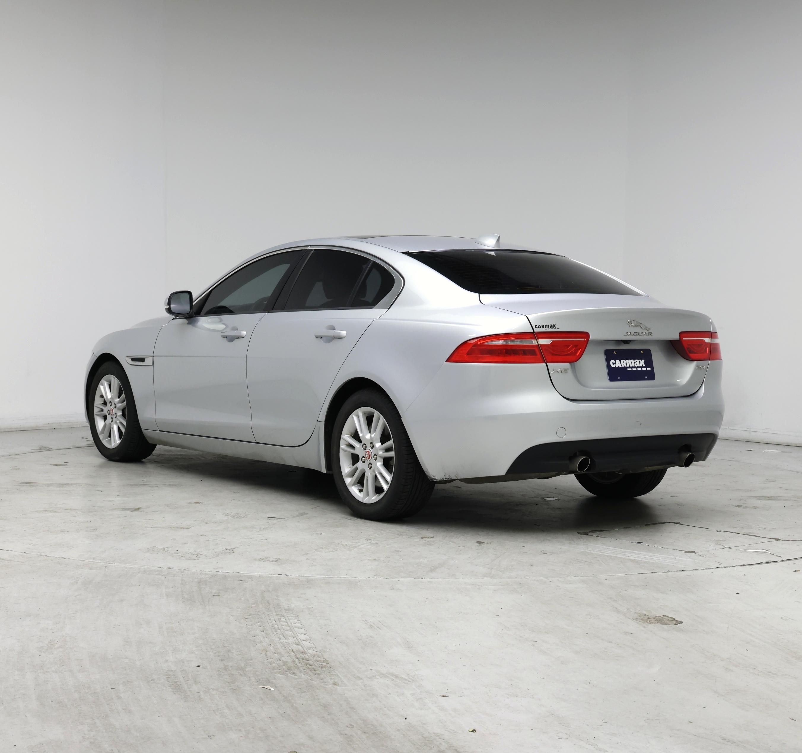 Thumbnail: 2018 Jaguar XE - 2