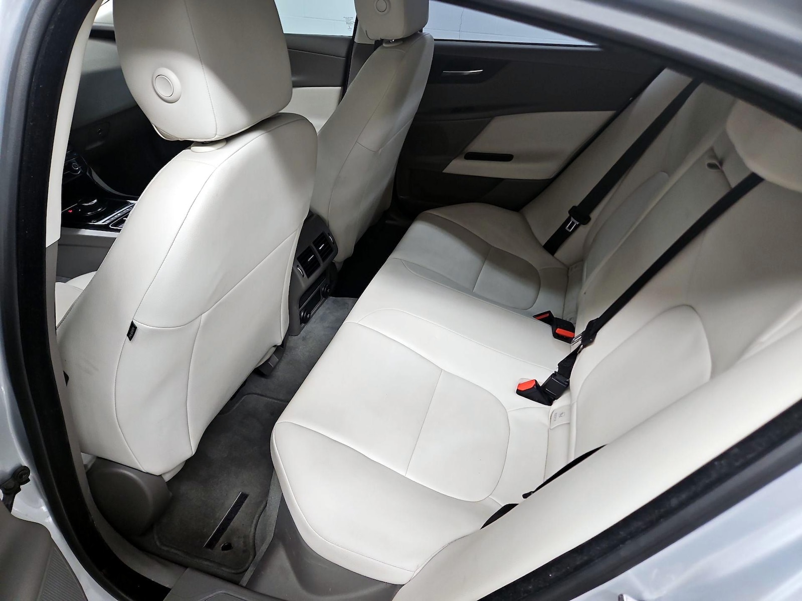 2018 Jaguar XE Premium - Photo 22