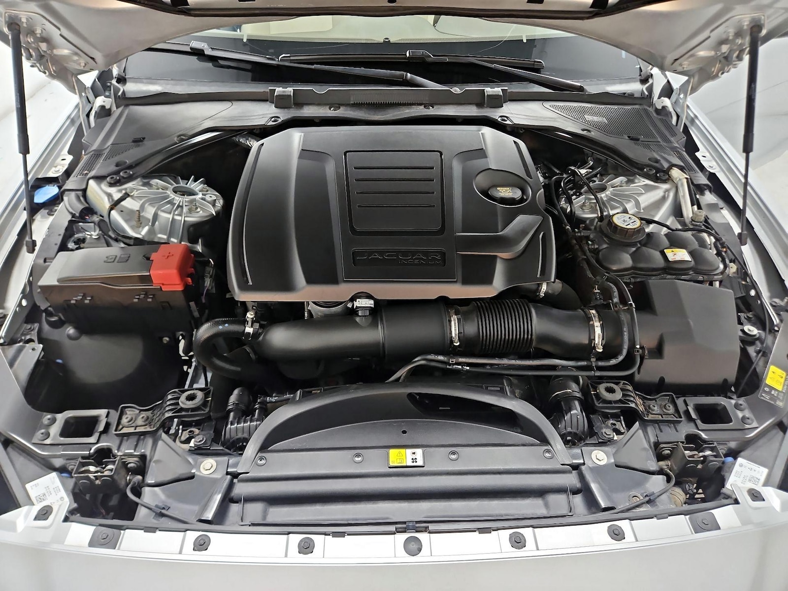 2018 Jaguar XE Premium - Photo 24