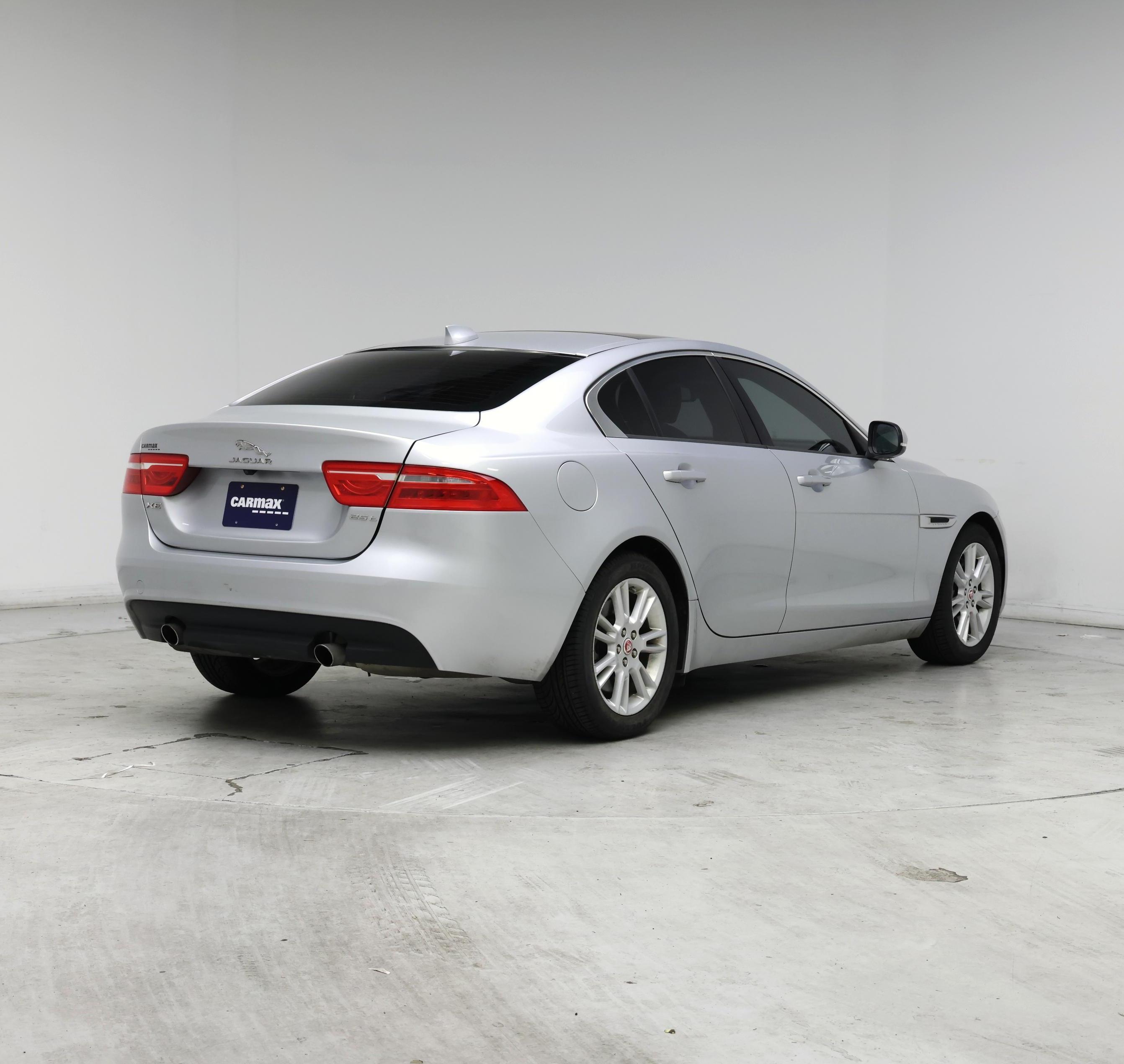 Thumbnail: 2018 Jaguar XE - 8
