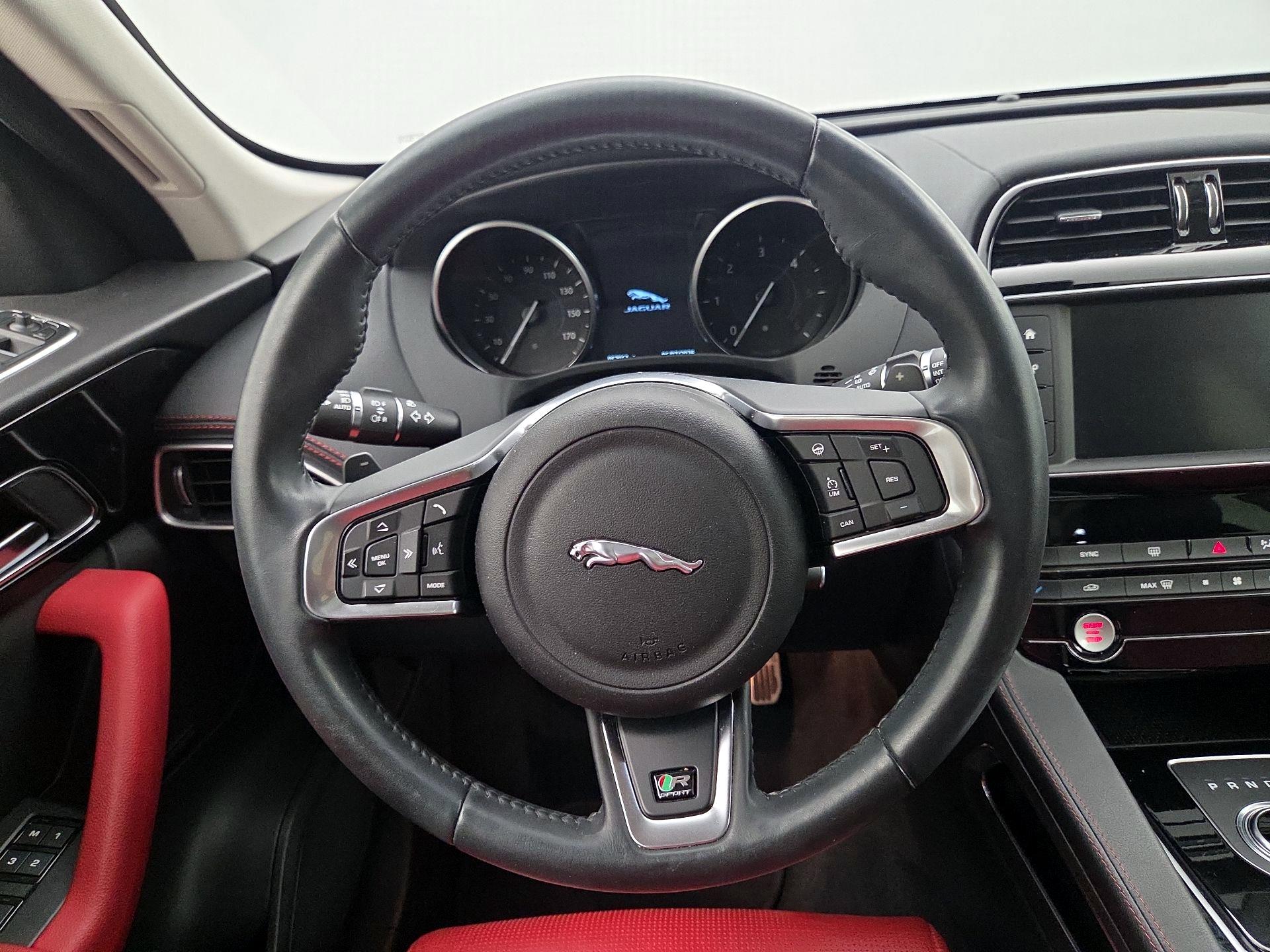 Thumbnail: 2017 Jaguar F-Pace - 10