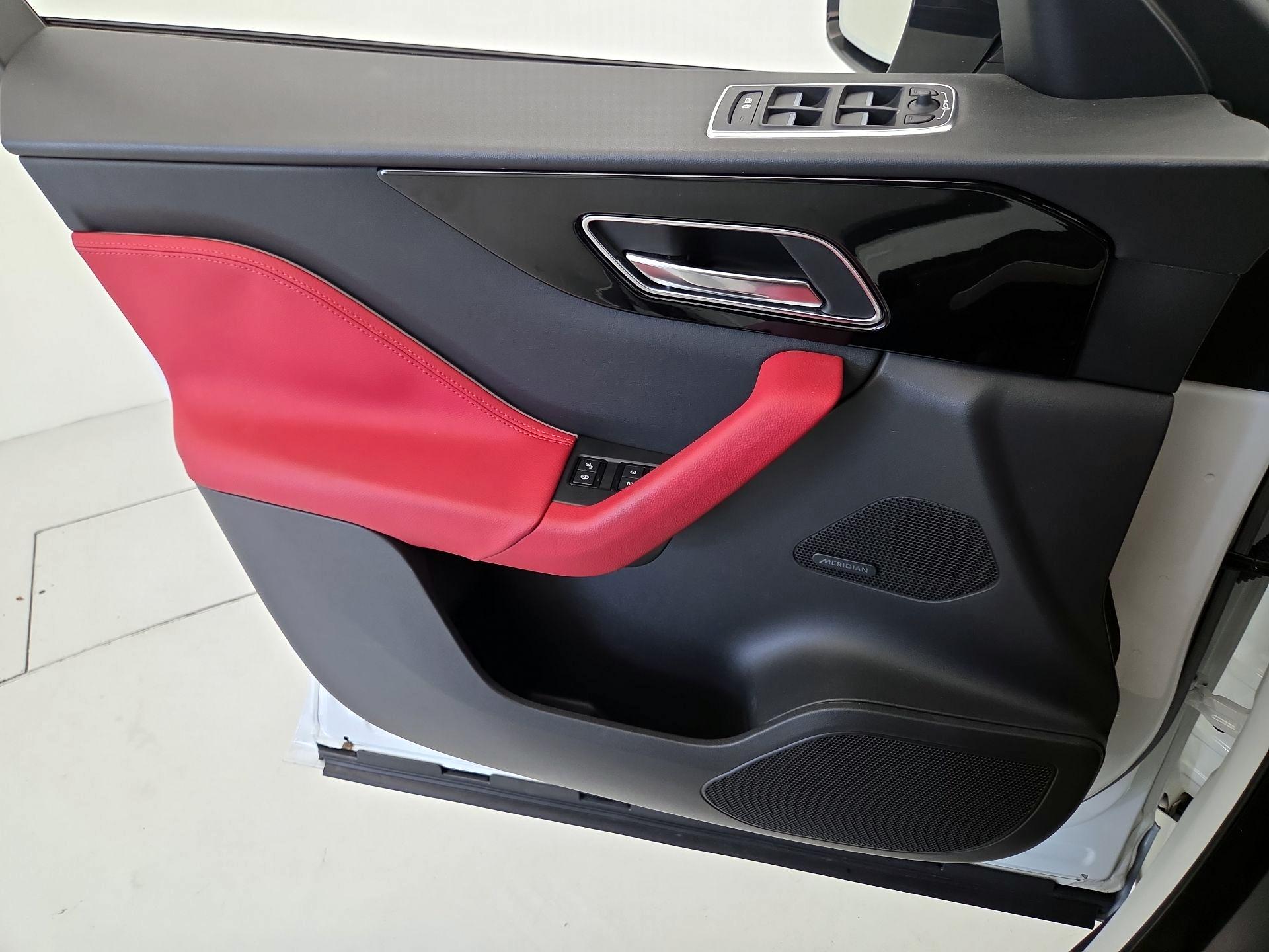 Thumbnail: 2017 Jaguar F-Pace - 12