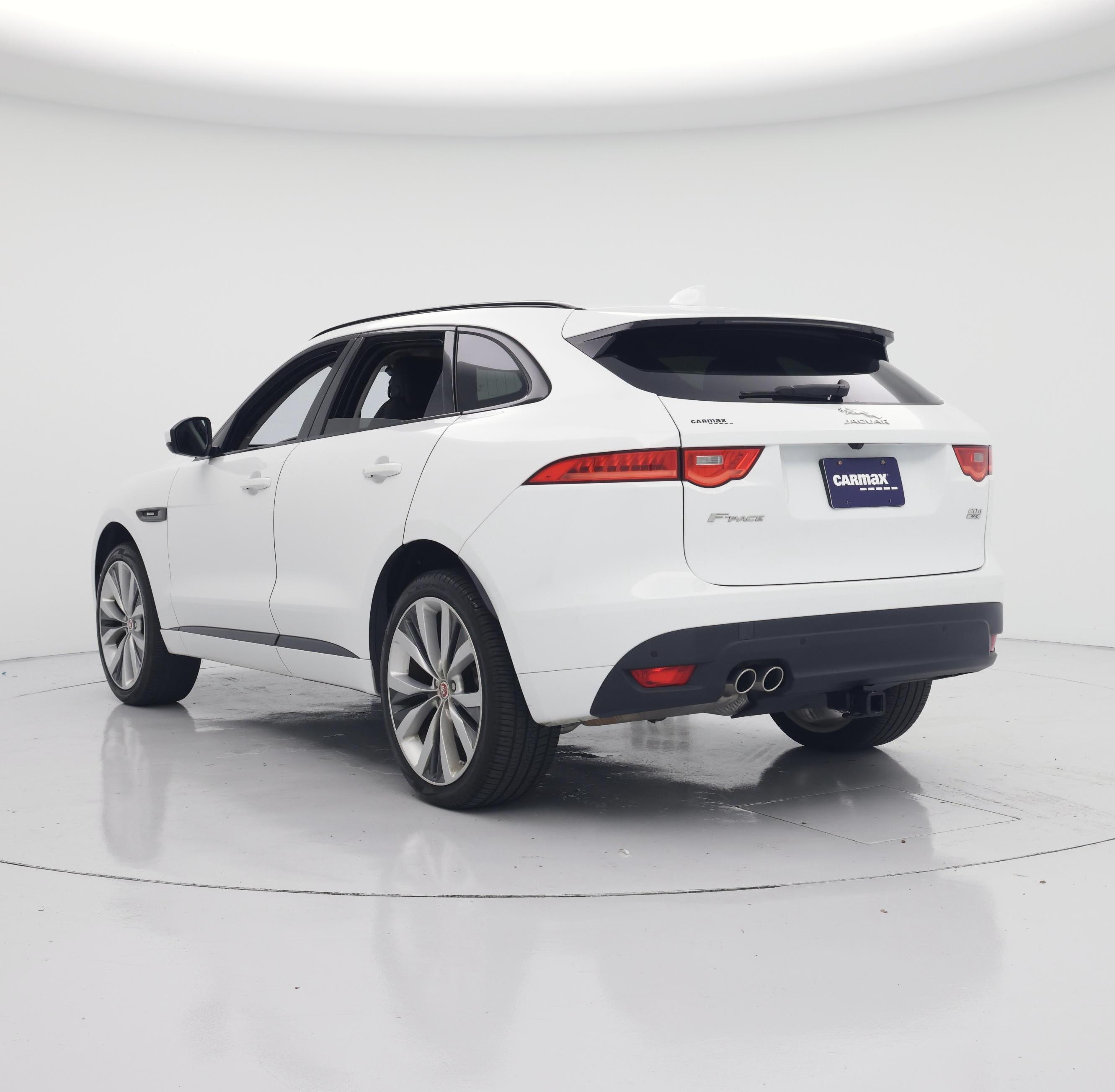 Thumbnail: 2017 Jaguar F-Pace - 2