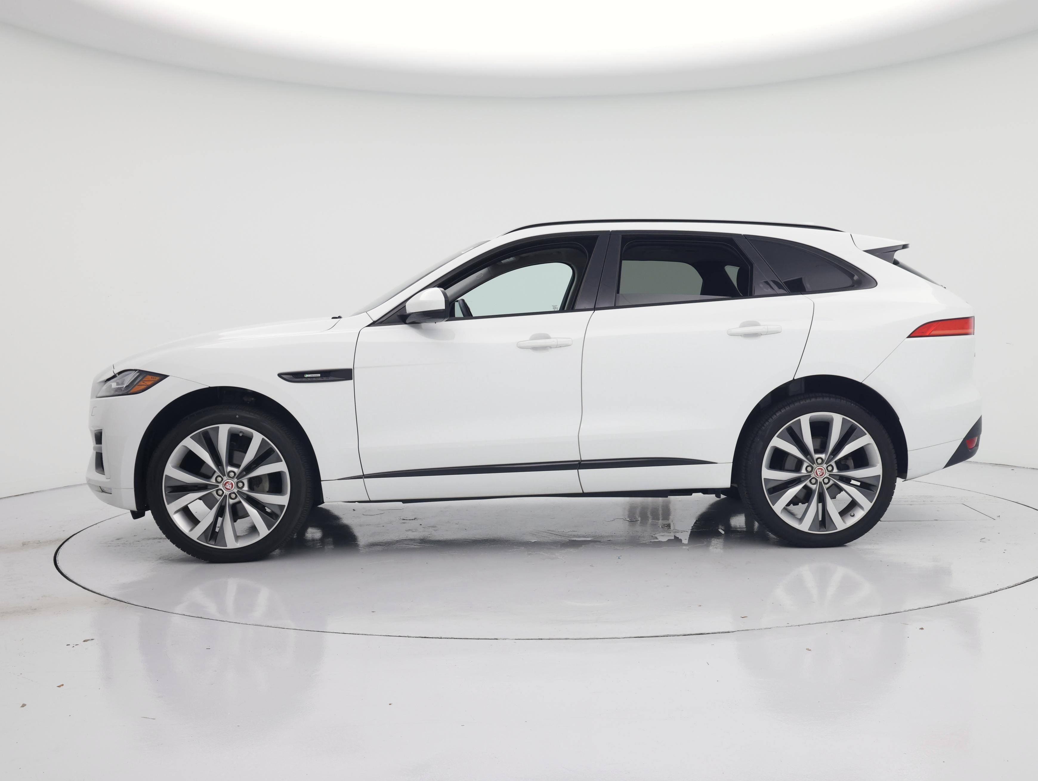 Thumbnail: 2017 Jaguar F-Pace - 3