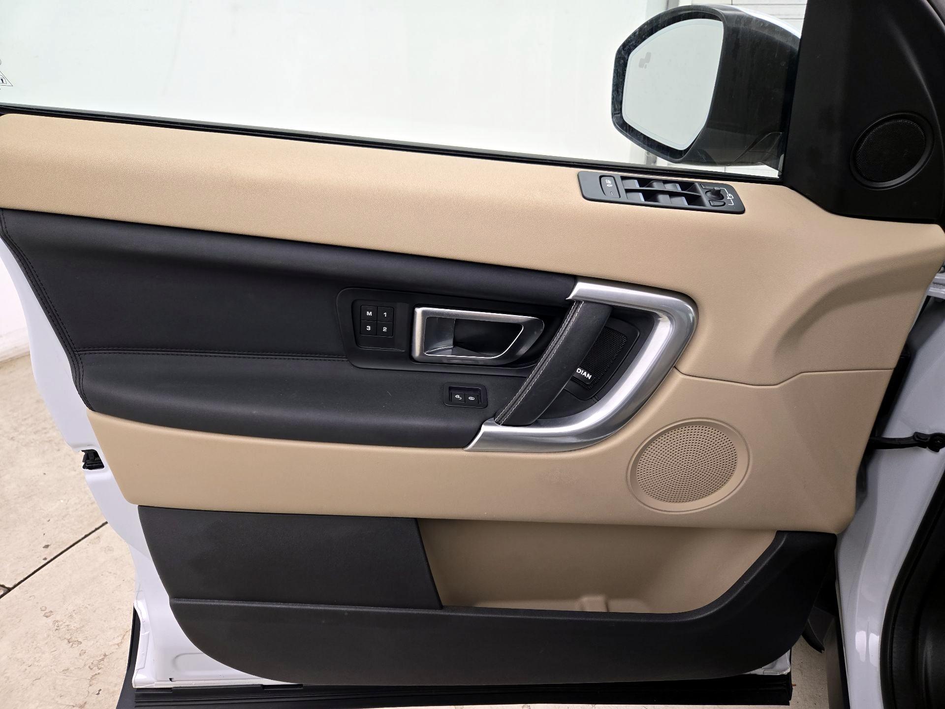 Thumbnail: 2019 Land Rover Discovery Sport - 12