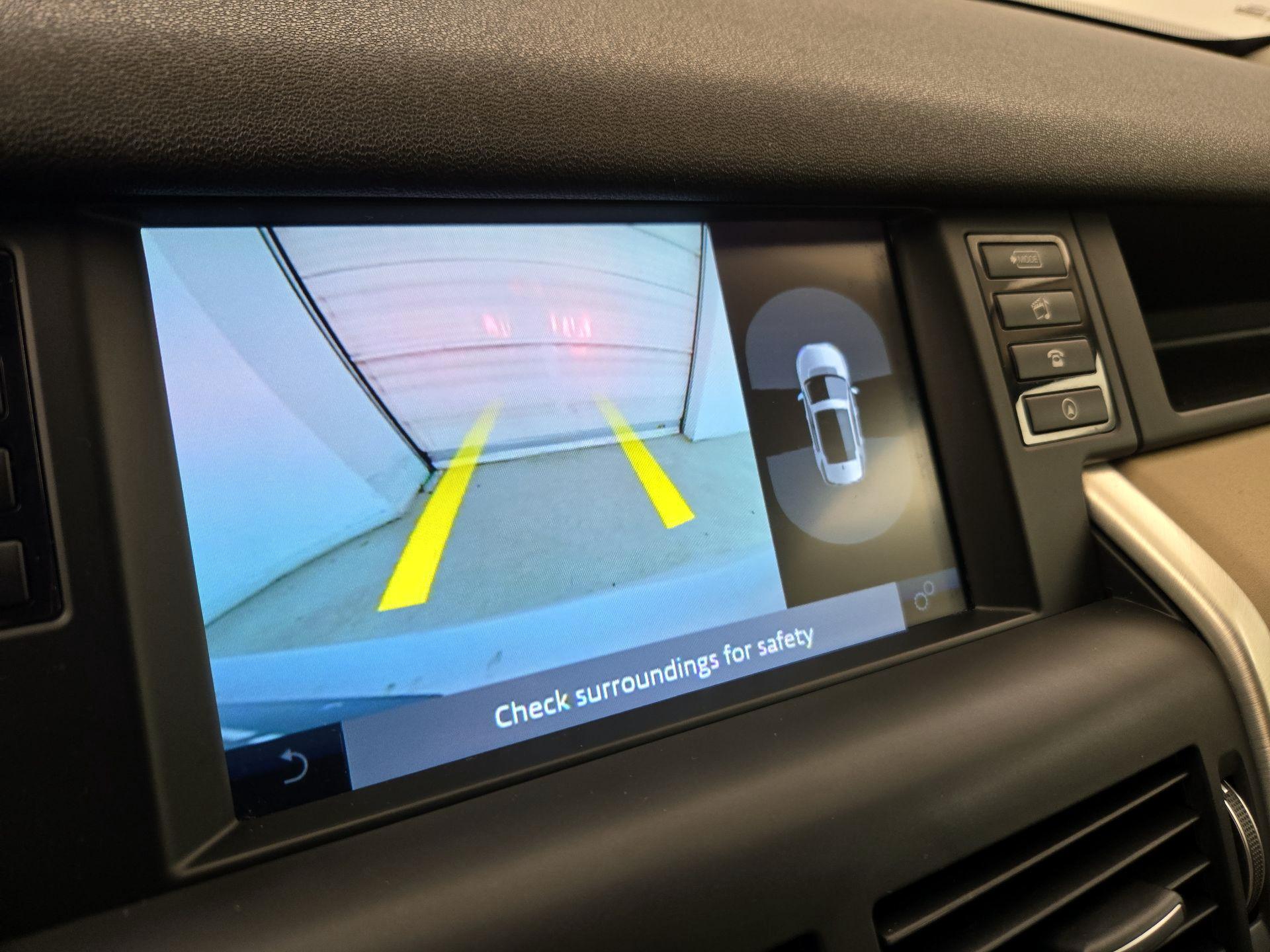 Thumbnail: 2019 Land Rover Discovery Sport - 13