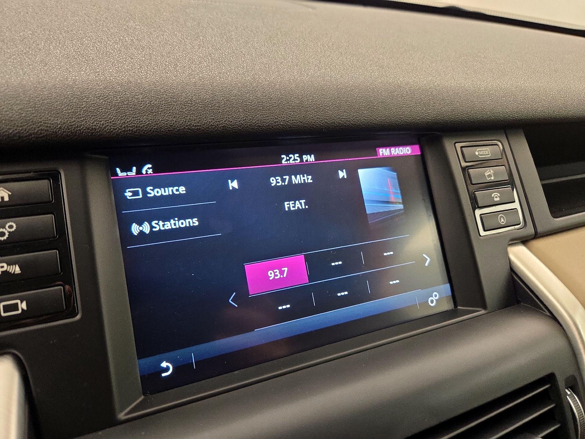 Thumbnail: 2019 Land Rover Discovery Sport - 14