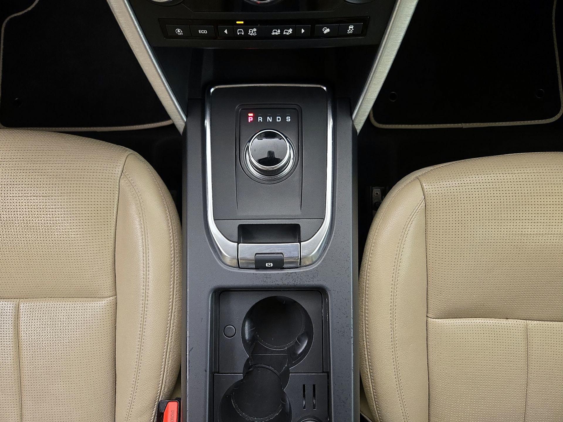 Thumbnail: 2019 Land Rover Discovery Sport - 16