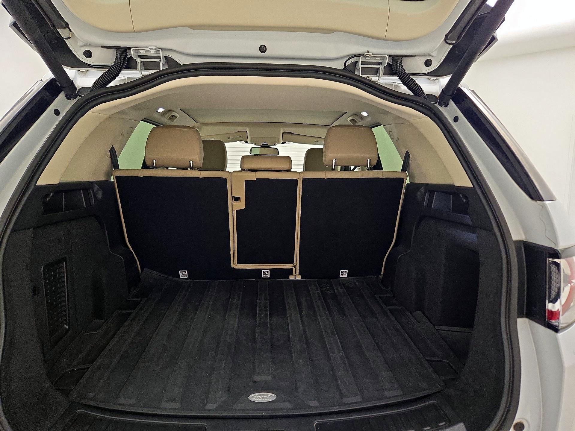 Thumbnail: 2019 Land Rover Discovery Sport - 17