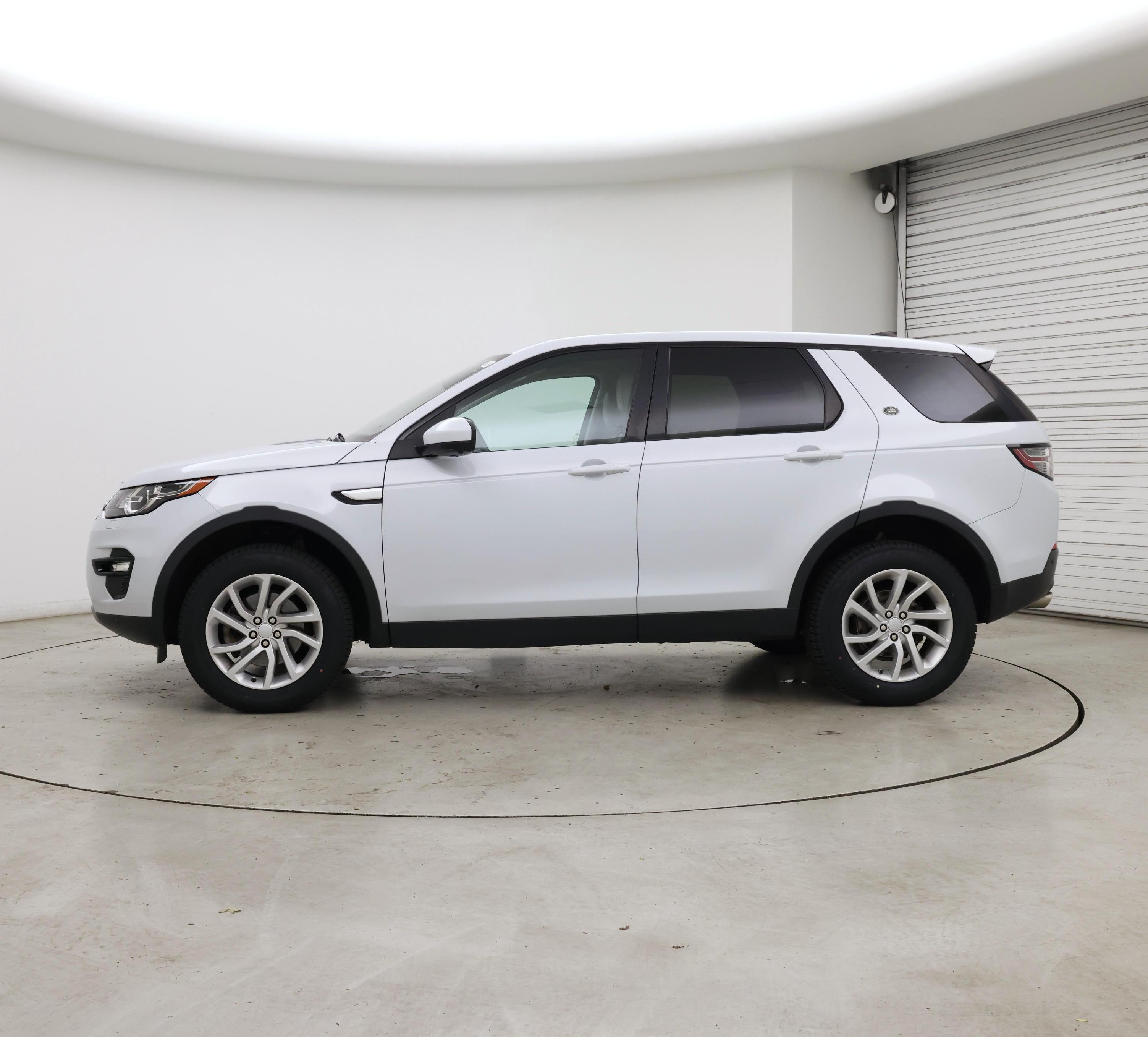 Thumbnail: 2019 Land Rover Discovery Sport - 3