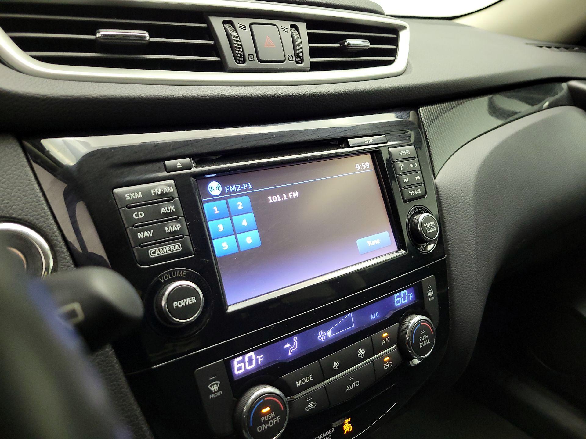 Thumbnail: 2016 Nissan Rogue - 16