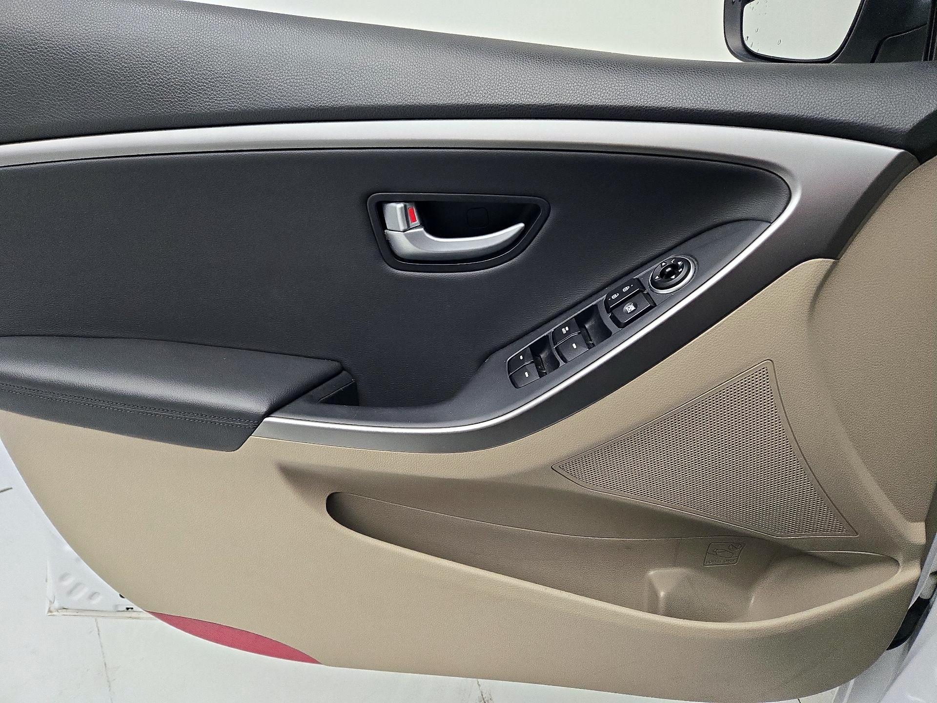 Thumbnail: 2017 Hyundai Elantra - 12