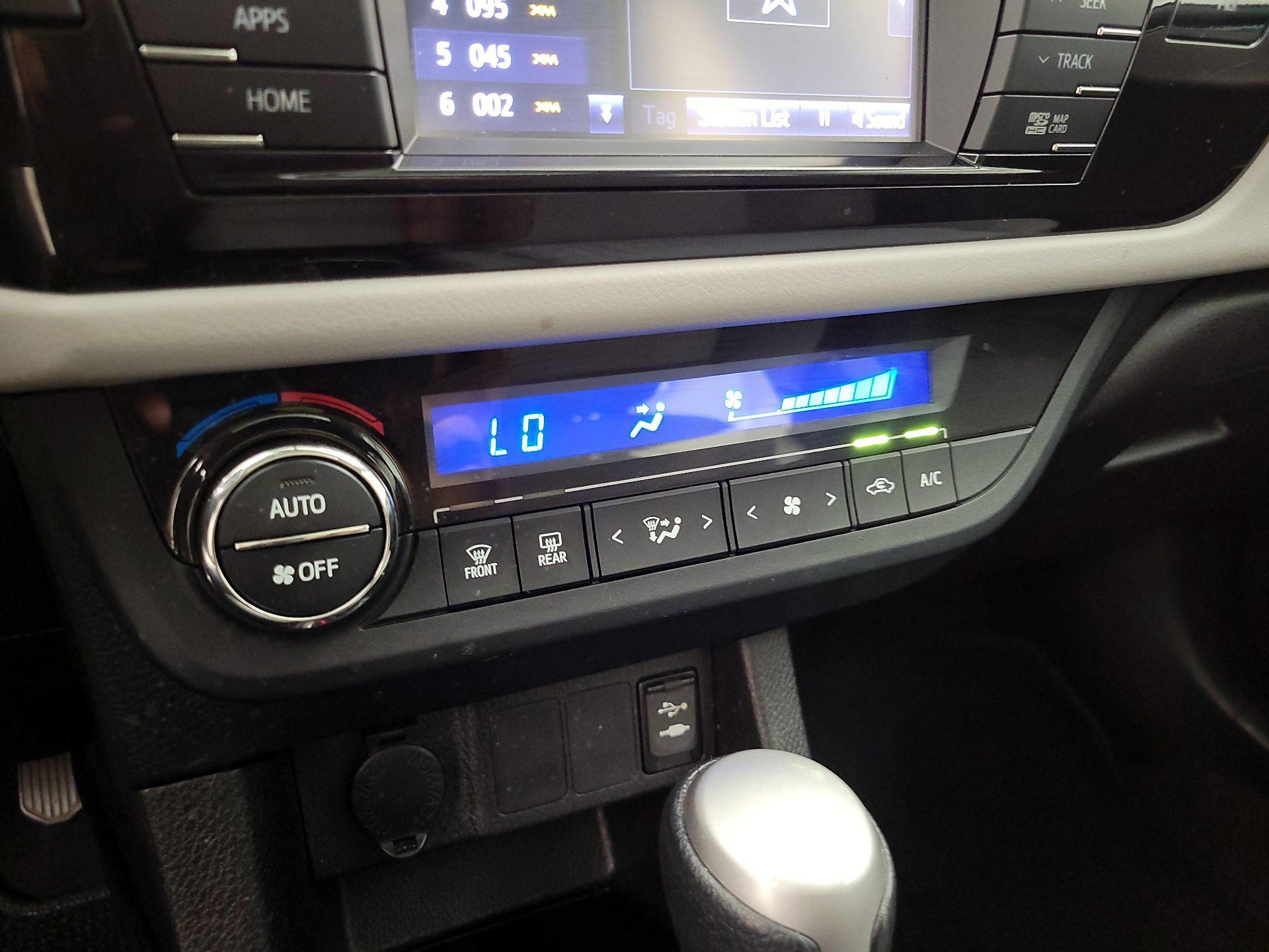 Thumbnail: 2016 Toyota Corolla - 16