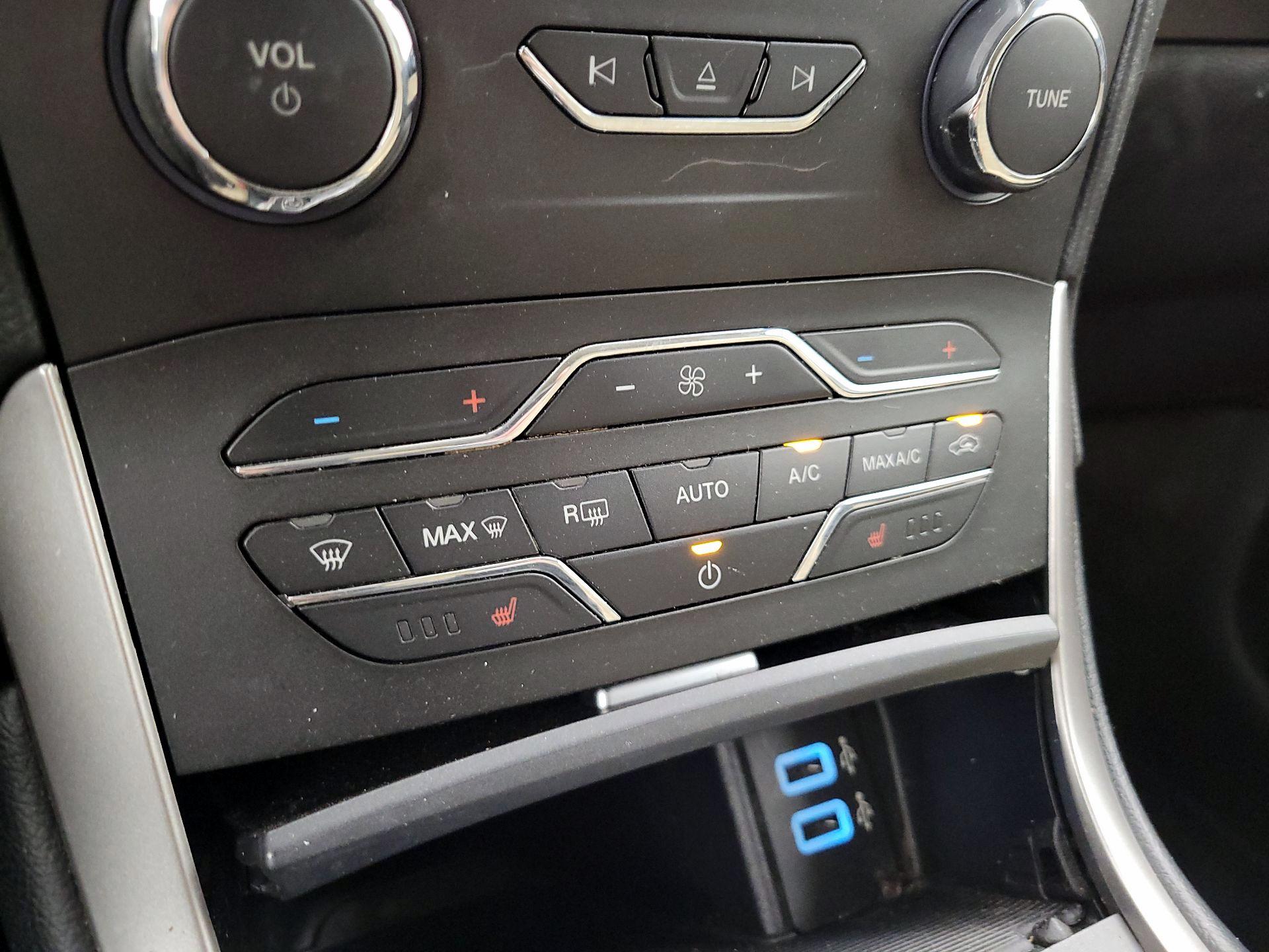 Thumbnail: 2018 Ford Edge - 15