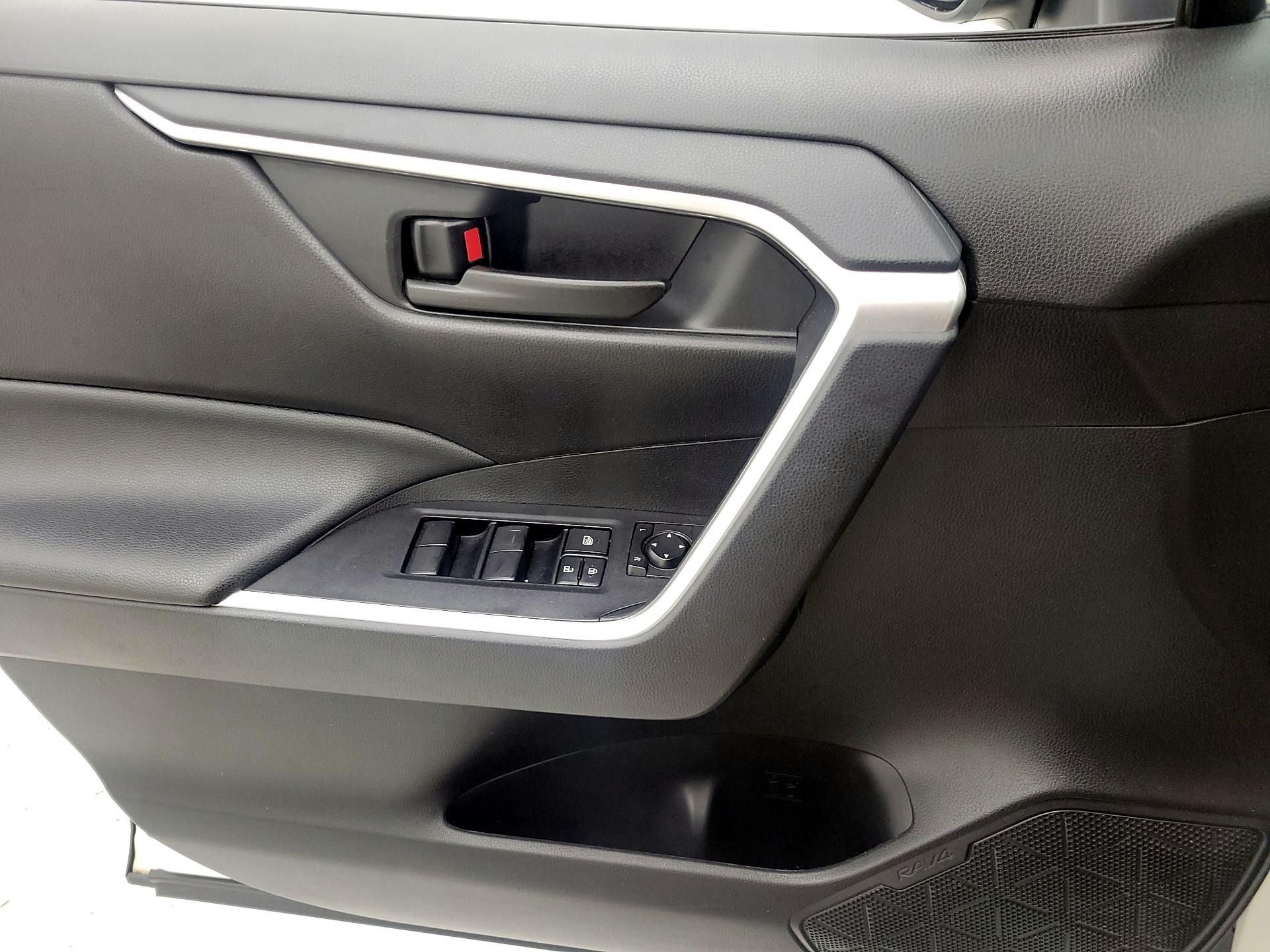 Thumbnail: 2021 Toyota RAV4 - 12