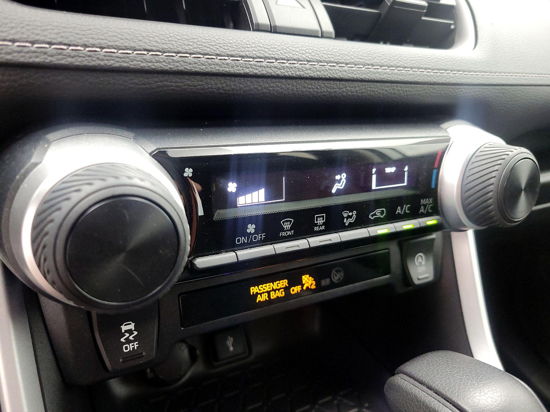 Thumbnail: 2021 Toyota RAV4 - 16
