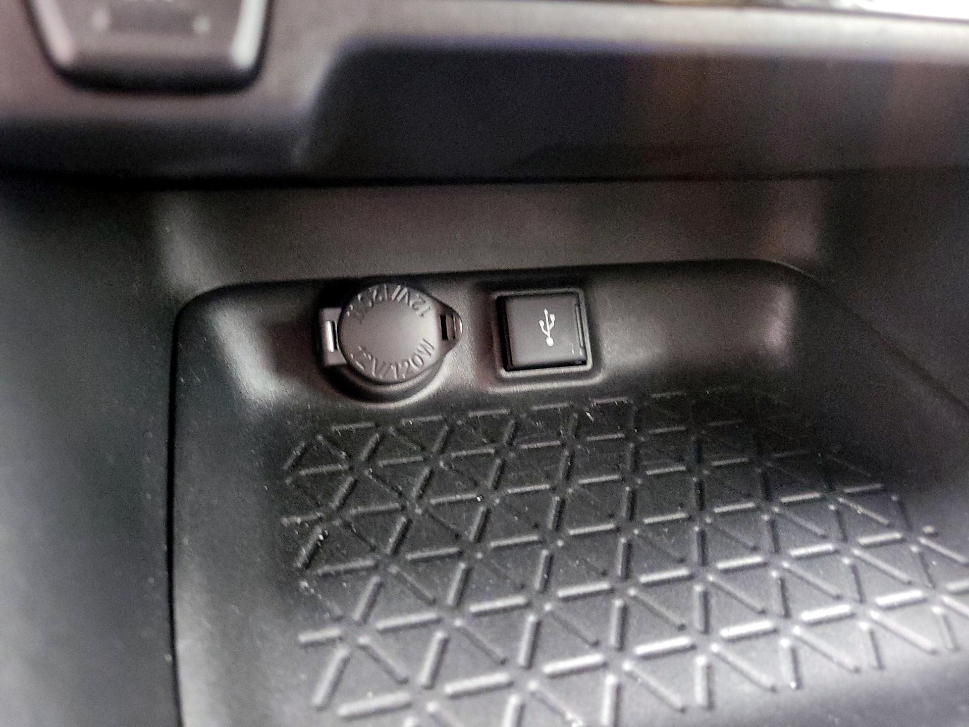 Thumbnail: 2021 Toyota RAV4 - 18