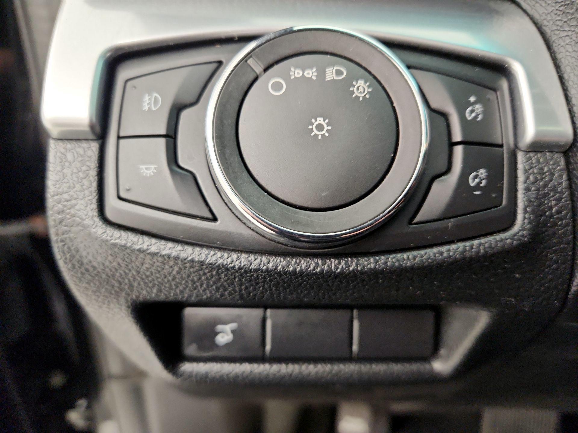 Thumbnail: 2016 Ford Explorer - 13
