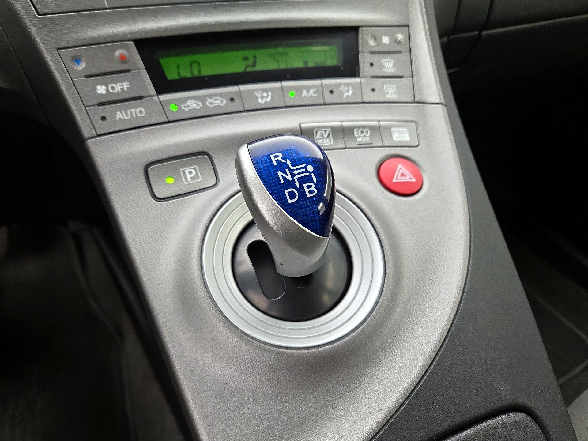 Thumbnail: 2015 Toyota Prius - 17