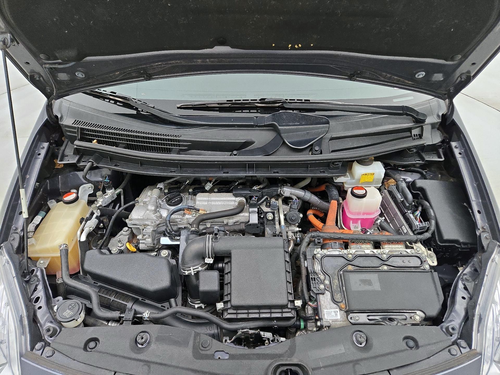 Thumbnail: 2015 Toyota Prius - 20