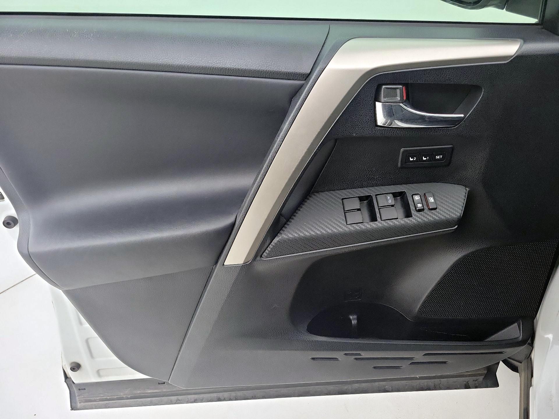 Thumbnail: 2014 Toyota RAV4 - 12
