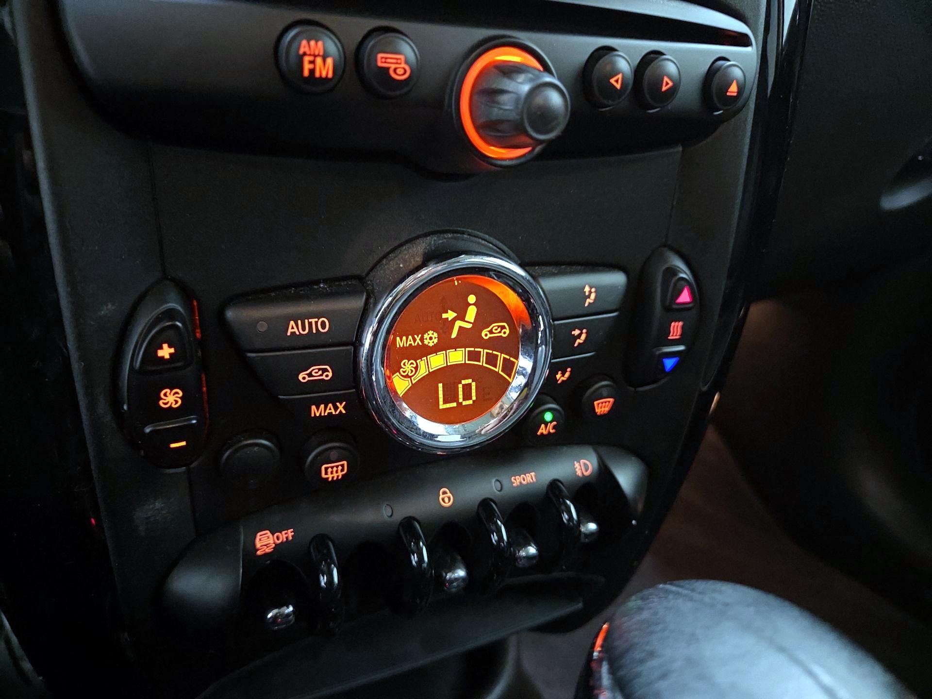 Thumbnail: 2015 MINI Cooper Countryman - 15