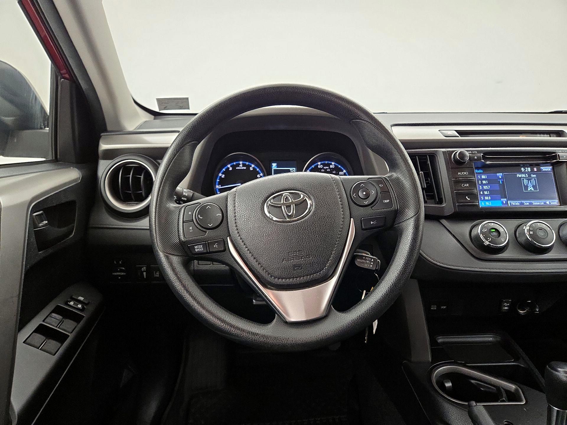 Thumbnail: 2018 Toyota RAV4 - 10