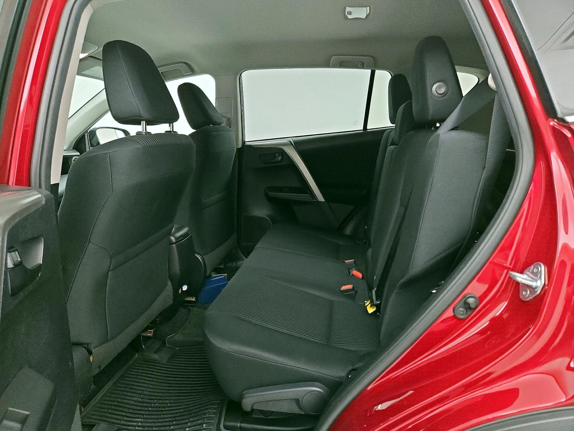 Thumbnail: 2018 Toyota RAV4 - 19
