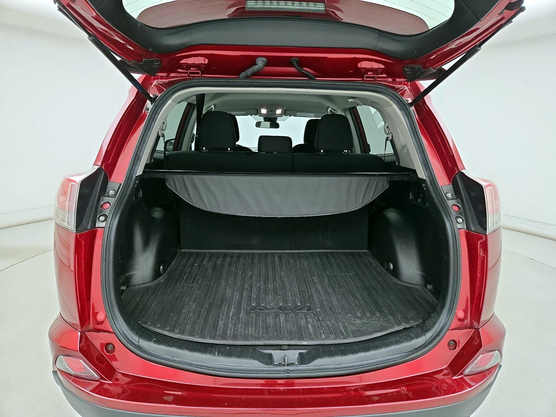 Thumbnail: 2018 Toyota RAV4 - 20