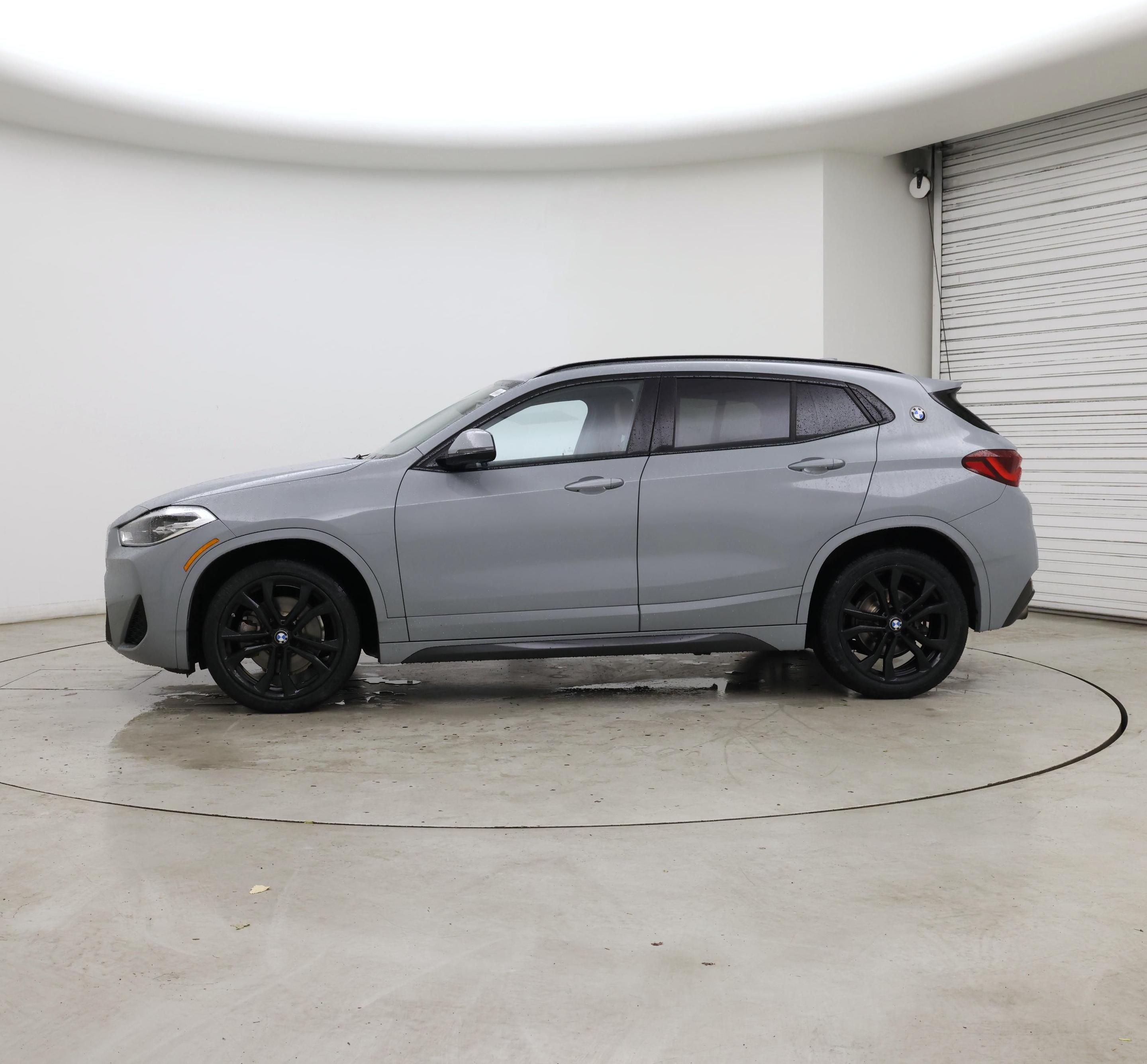 Thumbnail: 2023 BMW X2 - 3